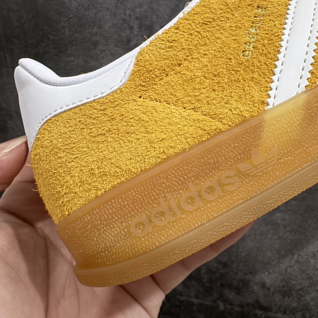 图片[2]-【纯原M版】Adidas Originals Gazelle Indoor  防滑低帮T头德训鞋 GZ复古系列 黄白 HQ8716n知名纯原工厂💪🏻n正确猪八材料 毛绒感质感都特别强 非普通版本n市场顶级版本完美还原zp细节，注意区别市场任何版本，完全不是一路货色‼️n全鞋原材料打造，无任何色差，正确鞋型，后跟港宝材料定型，正确微透生胶大底，反口内里头层细腻小牛皮，纸板中底 鞋垫背胶，侧面正确烫金压印字母，所有细节完美还原‼️ 尺码：36 36.5 37 38 38.5 39 40 40.5 41 42 42.5 43 44 44.5 45 46 编码：JY270290-鞋库