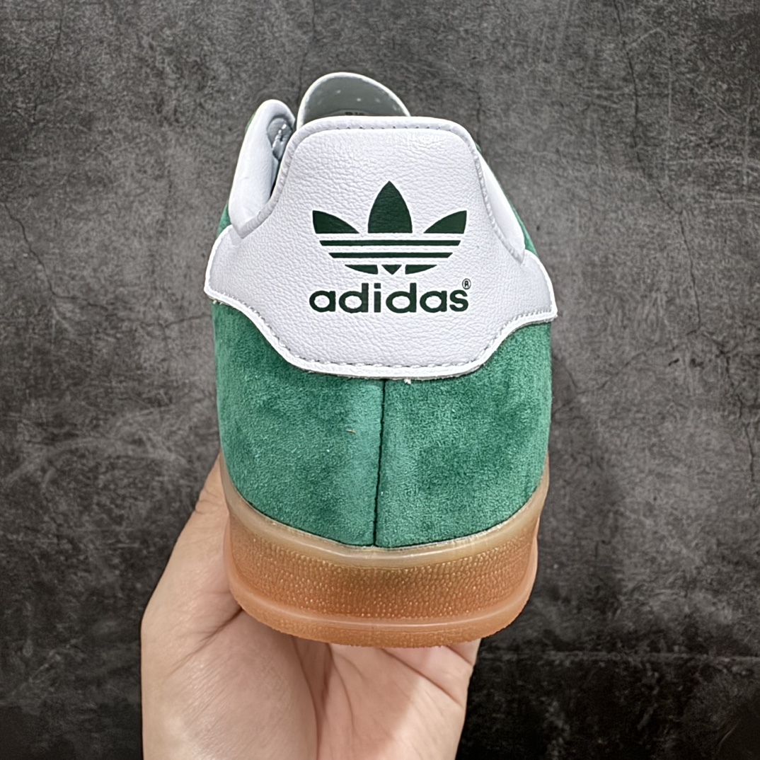 图片[4]-【纯原M版】Adidas Originals Gazelle Indoor  防滑低帮T头德训鞋 GZ复古系列 绿白 IG1596n知名纯原工厂💪🏻n正确猪八材料 毛绒感质感都特别强 非普通版本n市场顶级版本完美还原zp细节，注意区别市场任何版本，完全不是一路货色‼️n全鞋原材料打造，无任何色差，正确鞋型，后跟港宝材料定型，正确微透生胶大底，反口内里头层细腻小牛皮，纸板中底 鞋垫背胶，侧面正确烫金压印字母，所有细节完美还原‼️ 尺码：36 36.5 37 38 38.5 39 40 40.5 41 42 42.5 43 44 44.5 45 46 编码：JY270290-莆田鞋批发中心