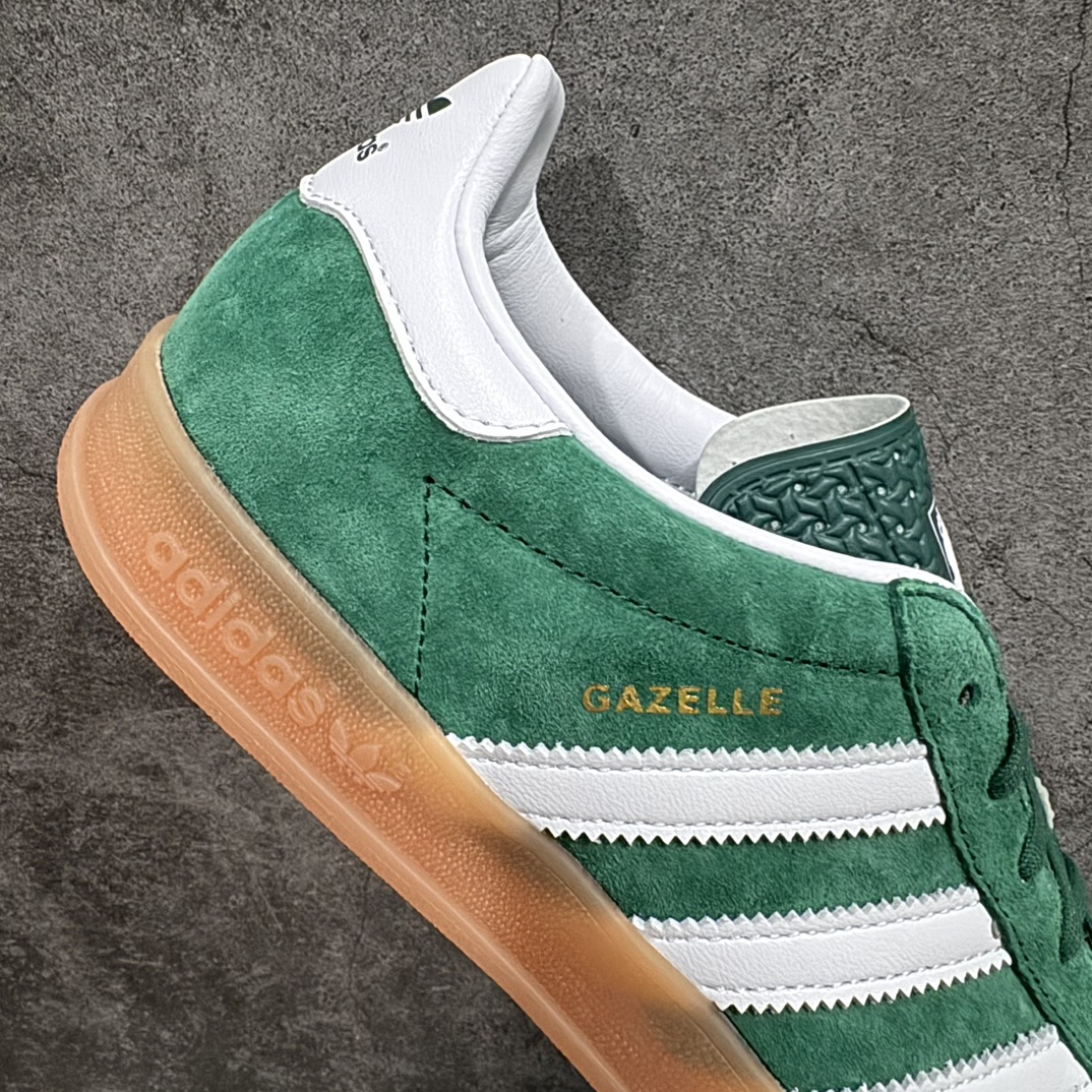 图片[7]-【纯原M版】Adidas Originals Gazelle Indoor  防滑低帮T头德训鞋 GZ复古系列 绿白 IG1596n知名纯原工厂💪🏻n正确猪八材料 毛绒感质感都特别强 非普通版本n市场顶级版本完美还原zp细节，注意区别市场任何版本，完全不是一路货色‼️n全鞋原材料打造，无任何色差，正确鞋型，后跟港宝材料定型，正确微透生胶大底，反口内里头层细腻小牛皮，纸板中底 鞋垫背胶，侧面正确烫金压印字母，所有细节完美还原‼️ 尺码：36 36.5 37 38 38.5 39 40 40.5 41 42 42.5 43 44 44.5 45 46 编码：JY270290-鞋库