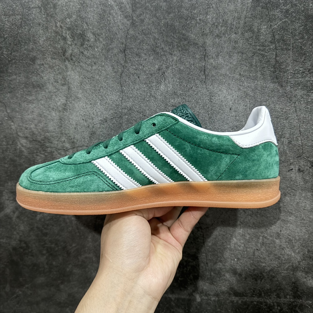 图片[2]-【纯原M版】Adidas Originals Gazelle Indoor  防滑低帮T头德训鞋 GZ复古系列 绿白 IG1596n知名纯原工厂💪🏻n正确猪八材料 毛绒感质感都特别强 非普通版本n市场顶级版本完美还原zp细节，注意区别市场任何版本，完全不是一路货色‼️n全鞋原材料打造，无任何色差，正确鞋型，后跟港宝材料定型，正确微透生胶大底，反口内里头层细腻小牛皮，纸板中底 鞋垫背胶，侧面正确烫金压印字母，所有细节完美还原‼️ 尺码：36 36.5 37 38 38.5 39 40 40.5 41 42 42.5 43 44 44.5 45 46 编码：JY270290-莆田鞋批发中心