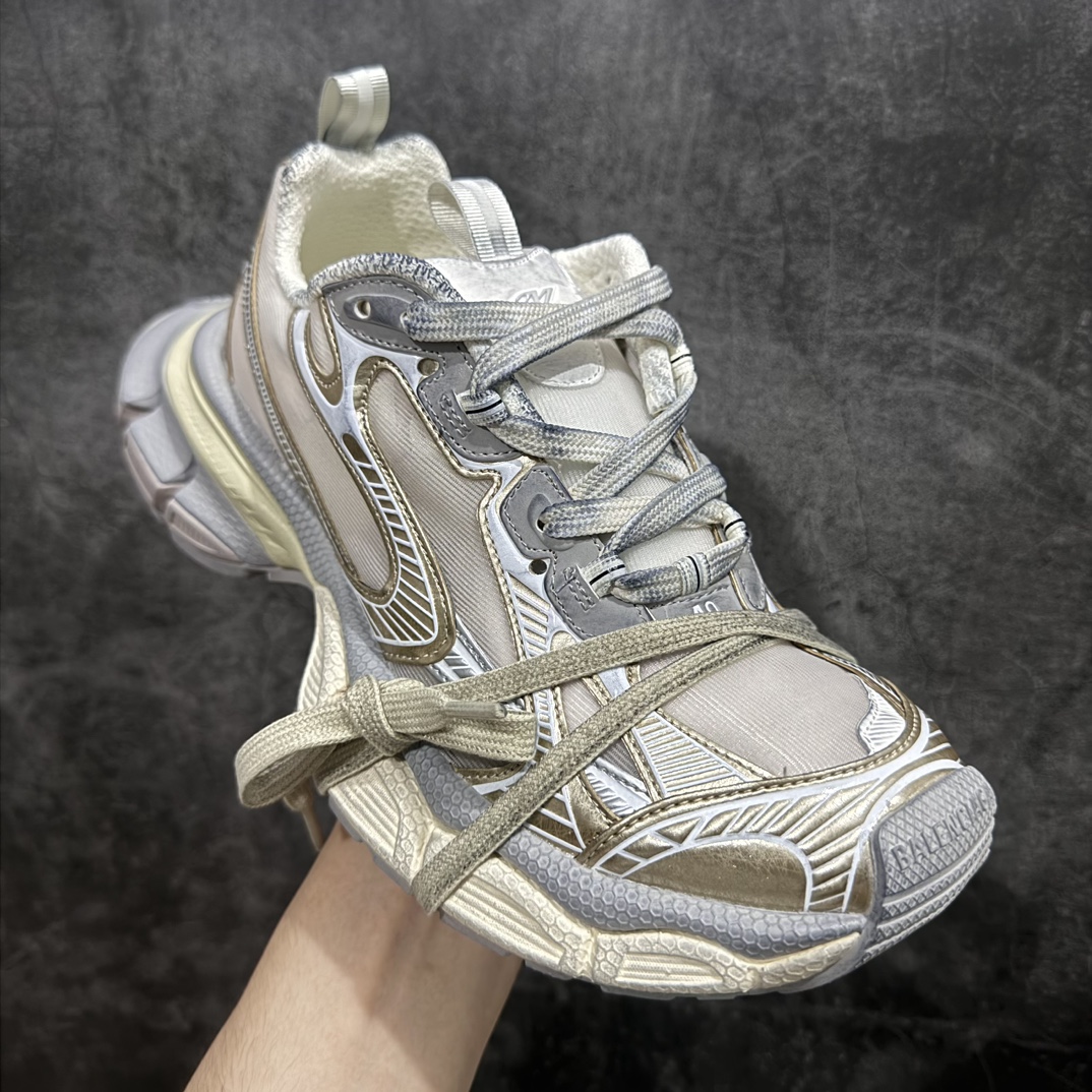 图片[3]-【OK纯原】BALENCIAGA 3XL Sneakers 巴黎世家十代网布系带低帮走秀复古老爹鞋全套原纸板楦头开发 最原汁原味的灵魂版型 全鞋荧光划线卡点 胶水把控整洁度追求极致完美 每一双都是工艺品 多重QC质检 超越公司货的品控标准 实实在在的免检产品 原盒原配 正确字体电绣 粗细、位置、大小正确 侧边TPU 透气孔匹配意产原版 正确分离大底 TPU软底 原版一致大底LOGO 立体感十足 原厂皮料水洗做旧 采购原厂网纱 不含皮革 网布材料和聚氨酯 磨损效果 鞋头边缘和后帮 Balenciaga 徽标 鞋面和后跟凸印尺码 鞋舌 3XL 橡胶品牌标识和反光细节 鞋帮拉袢和鞋舌拉祥 配反光细节 备用鞋带在鞋履前侧 可在穿着前取下 便于不同造型搭配 正常尺码  尺码：35 36 37 38 39 40 41 42 43 44 45 46 编码：DF400430-莆田鞋批发中心