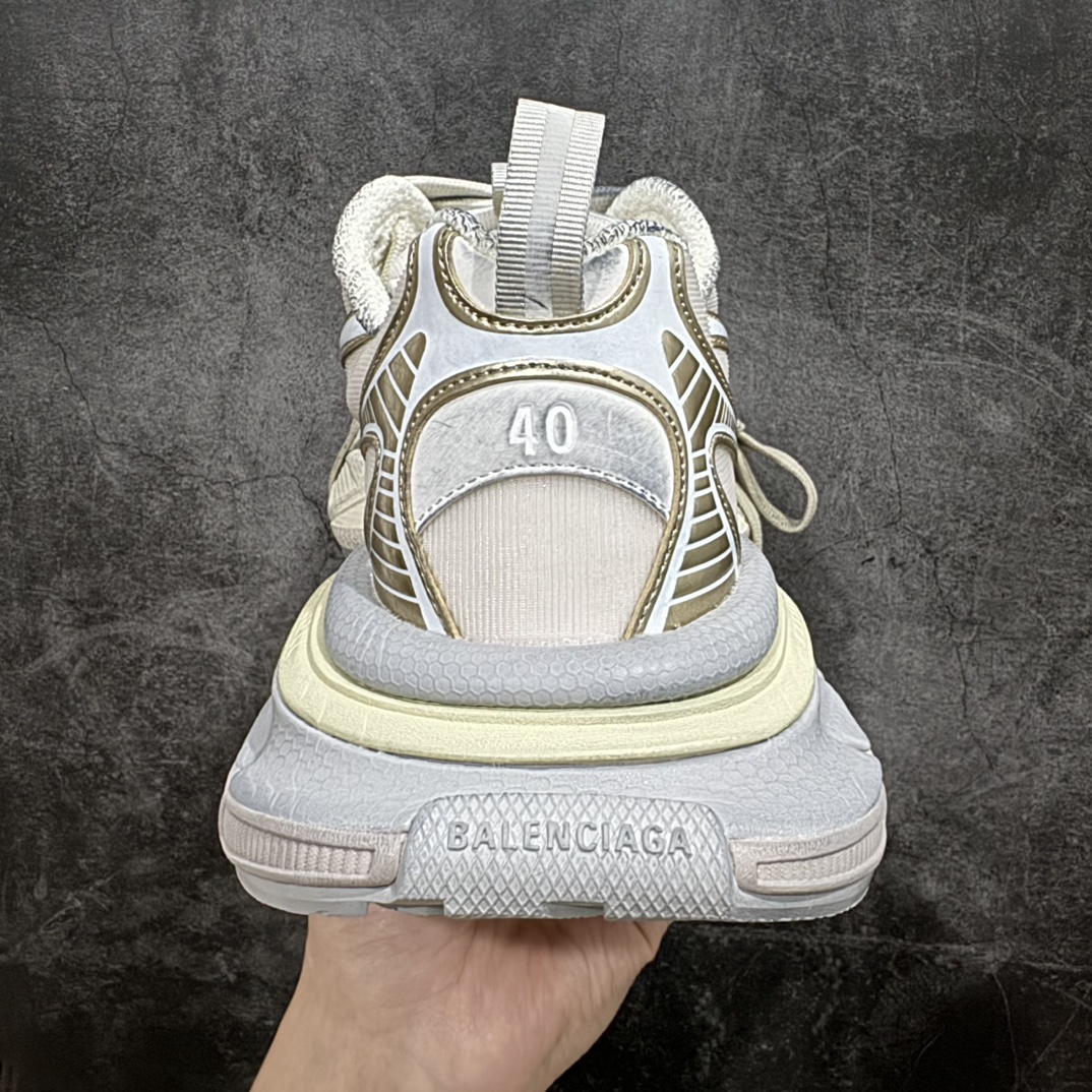 图片[4]-【OK纯原】BALENCIAGA 3XL Sneakers 巴黎世家十代网布系带低帮走秀复古老爹鞋全套原纸板楦头开发 最原汁原味的灵魂版型 全鞋荧光划线卡点 胶水把控整洁度追求极致完美 每一双都是工艺品 多重QC质检 超越公司货的品控标准 实实在在的免检产品 原盒原配 正确字体电绣 粗细、位置、大小正确 侧边TPU 透气孔匹配意产原版 正确分离大底 TPU软底 原版一致大底LOGO 立体感十足 原厂皮料水洗做旧 采购原厂网纱 不含皮革 网布材料和聚氨酯 磨损效果 鞋头边缘和后帮 Balenciaga 徽标 鞋面和后跟凸印尺码 鞋舌 3XL 橡胶品牌标识和反光细节 鞋帮拉袢和鞋舌拉祥 配反光细节 备用鞋带在鞋履前侧 可在穿着前取下 便于不同造型搭配 正常尺码  尺码：35 36 37 38 39 40 41 42 43 44 45 46 编码：DF400430-鞋库