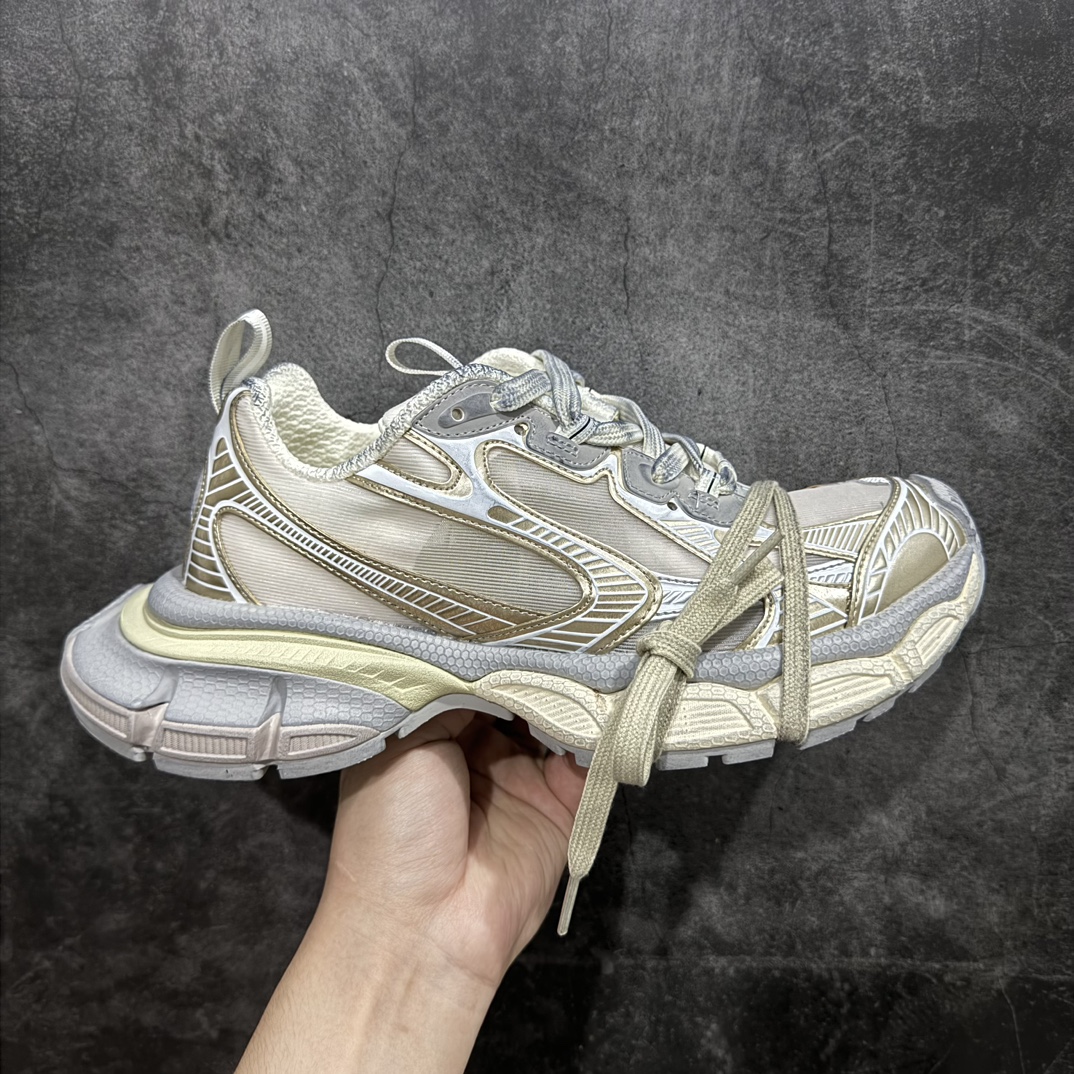 【OK纯原】BALENCIAGA 3XL Sneakers 巴黎世家十代网布系带低帮走秀复古老爹鞋全套原纸板楦头开发 最原汁原味的灵魂版型 全鞋荧光划线卡点 胶水把控整洁度追求极致完美 每一双都是工艺品 多重QC质检 超越公司货的品控标准 实实在在的免检产品 原盒原配 正确字体电绣 粗细、位置、大小正确 侧边TPU 透气孔匹配意产原版 正确分离大底 TPU软底 原版一致大底LOGO 立体感十足 原厂皮料水洗做旧 采购原厂网纱 不含皮革 网布材料和聚氨酯 磨损效果 鞋头边缘和后帮 Balenciaga 徽标 鞋面和后跟凸印尺码 鞋舌 3XL 橡胶品牌标识和反光细节 鞋帮拉袢和鞋舌拉祥 配反光细节 备用鞋带在鞋履前侧 可在穿着前取下 便于不同造型搭配 正常尺码  尺码：35 36 37 38 39 40 41 42 43 44 45 46 编码：DF400430-鞋库