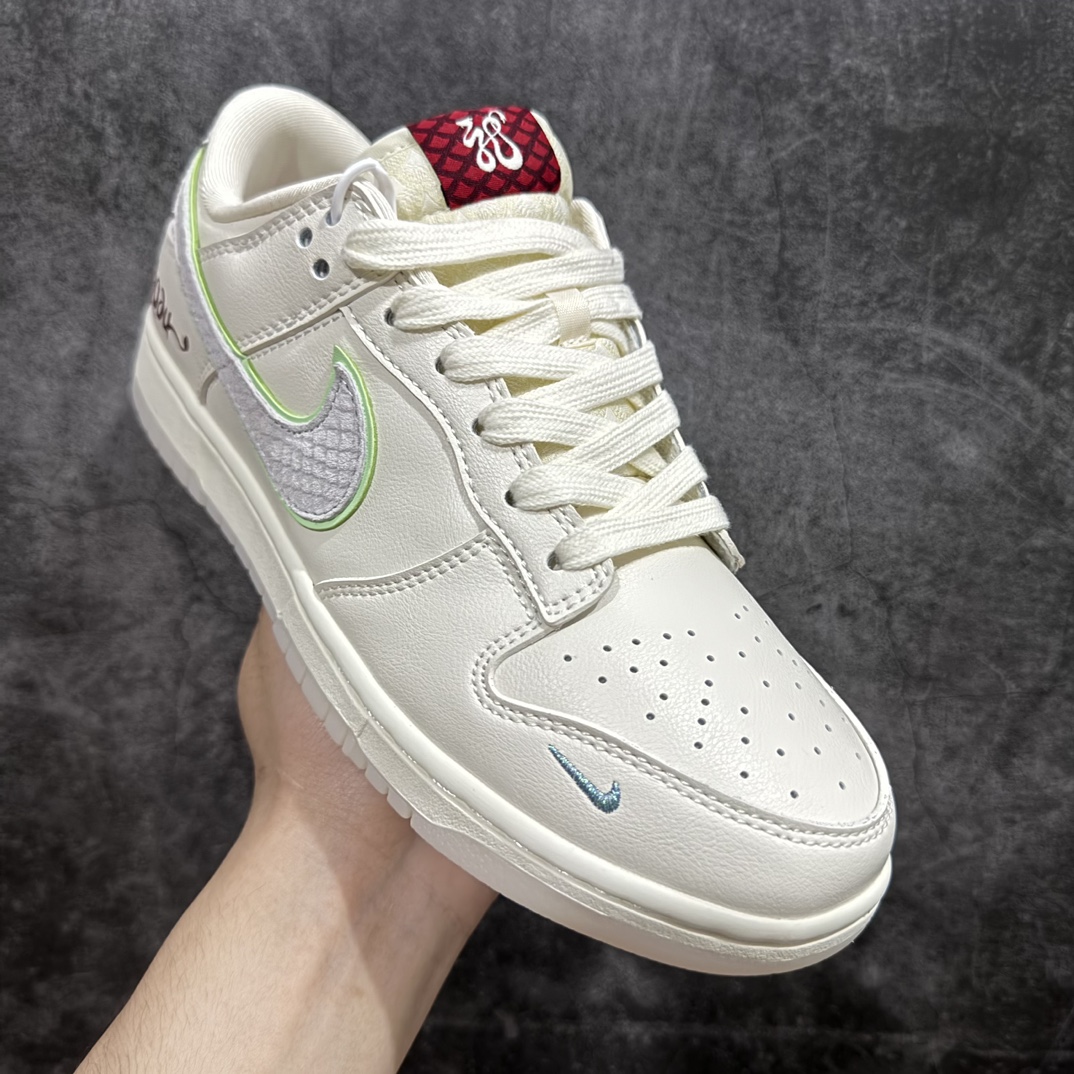 图片[3]-【定制版】Nike SB Dunk Low x Louis Vuitton NYC 龙年限定 米白小钩n纯原大厂出品 极力推荐n原装头层材料 独家版型蒸餾加工n帶來的是更好的视觉和脚感体验n大厂纯原品质出货 清洁度 电绣工艺皮料切割干净无任何毛边 细节完美 官方货号：CF3688 001 尺码：36 36.5 37.5 38 38.5 39 40 40.5 41 42 42.5 43 44 44.5 45 编码：HXS320340-莆田鞋批发中心