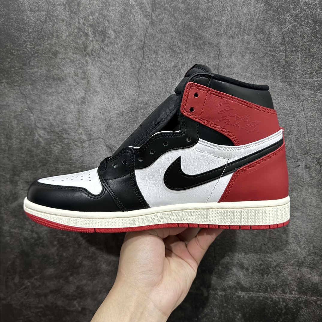 图片[2]-【原厂版】Air Jordan 1 High AJ1乔1高帮文化篮球鞋 DZ5485-106n唯一可媲美原版 同价位区间无对手n全鞋电脑针车 精确间距匹配国内顶级头层皮料订染 用料绝不含糊飞翼3D高频深度立体 全方位比对原鞋n皮料全程玻璃冲刀 冲裁 清洁度完美工艺方面漏斗收腰 底线拉帮 LOGO立体 小到针眼排布 载片对称 冲孔效果 鞋标规范 鞋垫背胶等等n不吹不黑这个价位无敌，绝对无敌Size：40 40.5 41.5 42 42.5 43 44 45 46 47.5 编码：X10290340-莆田鞋批发中心