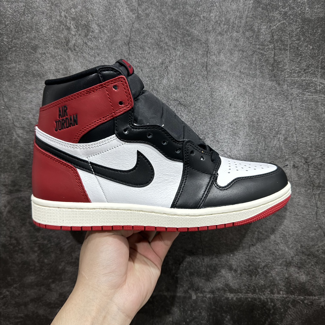 【原厂版】Air Jordan 1 High AJ1乔1高帮文化篮球鞋 DZ5485-106n唯一可媲美原版 同价位区间无对手n全鞋电脑针车 精确间距匹配国内顶级头层皮料订染 用料绝不含糊飞翼3D高频深度立体 全方位比对原鞋n皮料全程玻璃冲刀 冲裁 清洁度完美工艺方面漏斗收腰 底线拉帮 LOGO立体 小到针眼排布 载片对称 冲孔效果 鞋标规范 鞋垫背胶等等n不吹不黑这个价位无敌，绝对无敌Size：40 40.5 41.5 42 42.5 43 44 45 46 47.5 编码：X10290340-莆田鞋批发中心