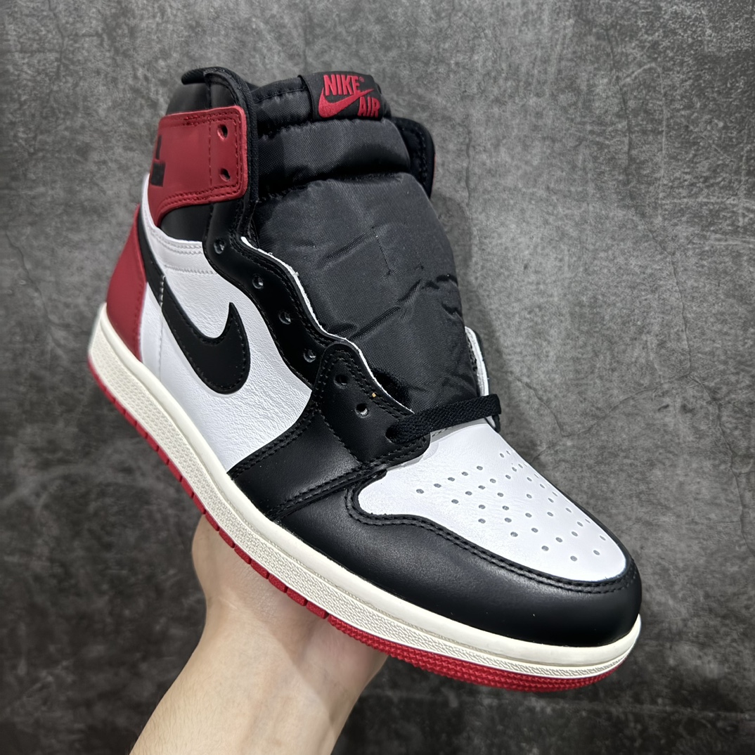 图片[3]-【原厂版】Air Jordan 1 High AJ1乔1高帮文化篮球鞋 DZ5485-106n唯一可媲美原版 同价位区间无对手n全鞋电脑针车 精确间距匹配国内顶级头层皮料订染 用料绝不含糊飞翼3D高频深度立体 全方位比对原鞋n皮料全程玻璃冲刀 冲裁 清洁度完美工艺方面漏斗收腰 底线拉帮 LOGO立体 小到针眼排布 载片对称 冲孔效果 鞋标规范 鞋垫背胶等等n不吹不黑这个价位无敌，绝对无敌Size：40 40.5 41.5 42 42.5 43 44 45 46 47.5 编码：X10290340-莆田鞋批发中心