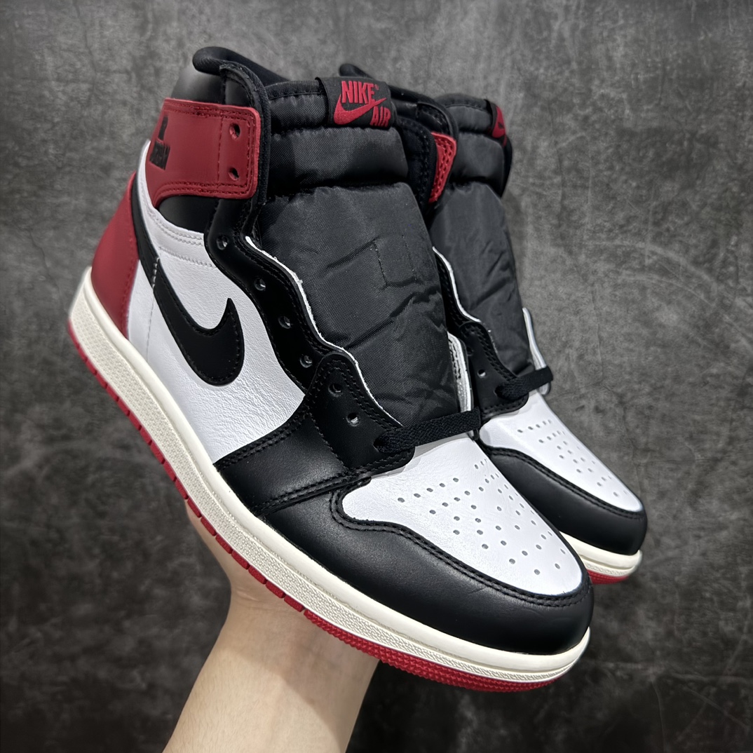 【原厂版】Air Jordan 1 High AJ1乔1高帮文化篮球鞋 DZ5485-106n唯一可媲美原版 同价位区间无对手n全鞋电脑针车 精确间距匹配国内顶级头层皮料订染 用料绝不含糊飞翼3D高频深度立体 全方位比对原鞋n皮料全程玻璃冲刀 冲裁 清洁度完美工艺方面漏斗收腰 底线拉帮 LOGO立体 小到针眼排布 载片对称 冲孔效果 鞋标规范 鞋垫背胶等等n不吹不黑这个价位无敌，绝对无敌Size：40 40.5 41.5 42 42.5 43 44 45 46 47.5 编码：X10290340-莆田鞋批发中心