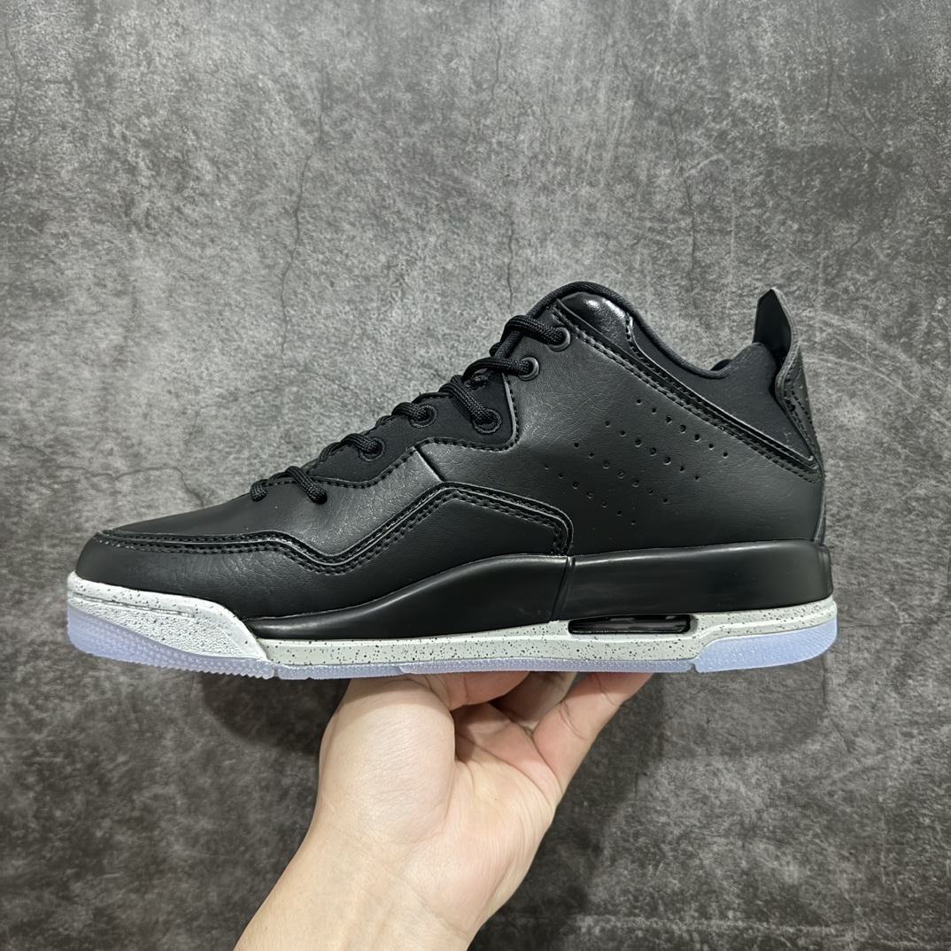 图片[2]-【PB纯原】Air Jordan Courtside AJ23 简版中帮复古休闲运动文化篮球鞋 AR1002-023市面唯一纯原批次 全套原纸板楦头开发 原厂大底磨具加持立体防滑纹理 原装可视Air Sole气垫 原汁原味最完美的版型 唯一正确鞋头趴度弧度高度鞋身腰线 作为AJ3到AJ4之间的过渡产品 之所以被称为AJ3的简版 它们的造型非常的相似但是也有一些差异 鞋面采用耐磨的牛剖层和人造革鞋面搭配 后跟可以明显看见Air Max气垫 出色的包裹效果让鞋子脚感非常舒适 也让脚掌以及脚面更加的贴合鞋子 在双脚落地产生冲击力的同时 可视气垫可以有效减缓力道 提高鞋子整体的稳定性 既能起到减震的作用 又能保证双足舒适的脚感 另外灵敏的Phylon中底以及鞋帮的设计 锁住双足 也为前掌提供了有效的包裹 内衬部分采用了透气的织物材料 为脚部的舒适脚感提供了充足的条件 最后就是大底部分 大底采用的是橡胶材质 无论是日常压马路还是简单的运动 都是可以驾驭 鞋底水波纹以及其他不规则图案 也保障了鞋子充足的防滑性以及耐磨性 尺码：36 36.5 37.5 38 38.5 39 40 40.5 41 42 42.5 43 44 45 46 47.5 编码：T1240250-莆田鞋批发中心