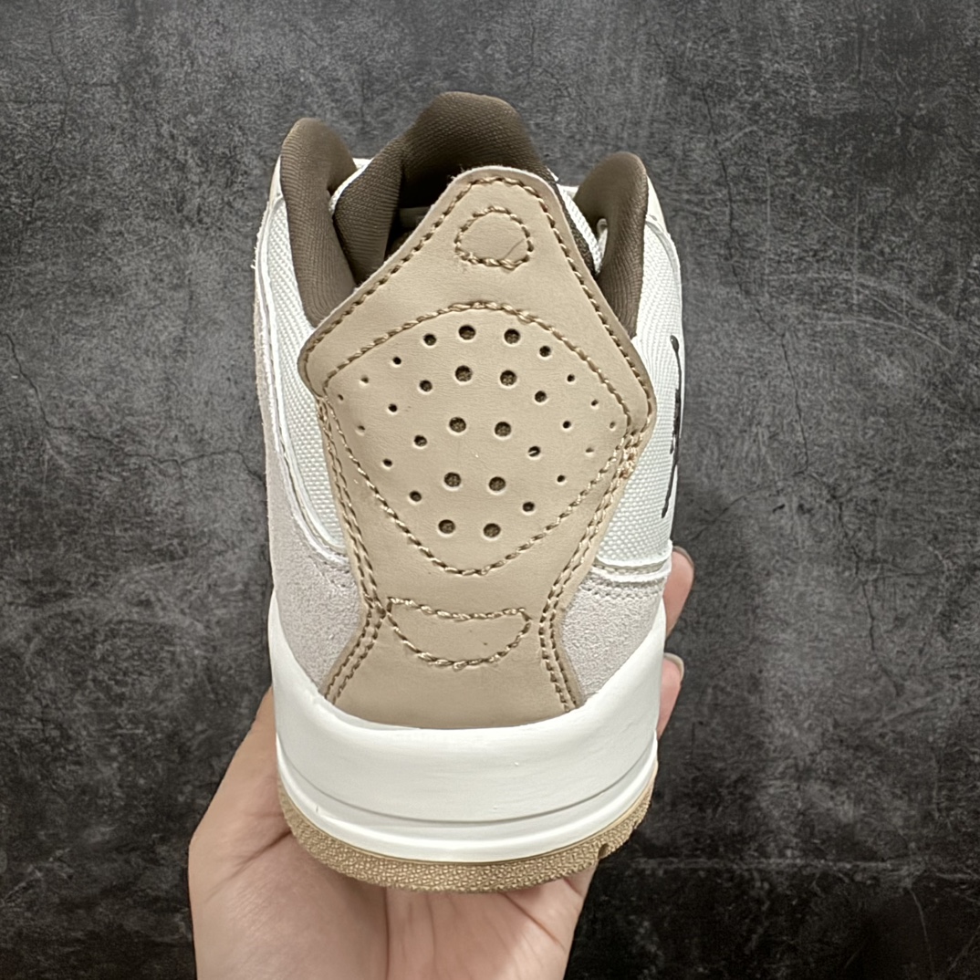 图片[4]-【PB纯原】Air Jordan Courtside AJ23 简版中帮复古休闲运动文化篮球鞋 FQ6860-121n市面唯一纯原批次 全套原纸板楦头开发 原厂大底磨具加持立体防滑纹理 原装可视Air Sole气垫 原汁原味最完美的版型 唯一正确鞋头趴度弧度高度鞋身腰线 作为AJ3到AJ4之间的过渡产品 之所以被称为AJ3的简版 它们的造型非常的相似但是也有一些差异 鞋面采用耐磨的牛剖层和人造革鞋面搭配 后跟可以明显看见Air Max气垫 出色的包裹效果让鞋子脚感非常舒适 也让脚掌以及脚面更加的贴合鞋子 在双脚落地产生冲击力的同时 可视气垫可以有效减缓力道 提高鞋子整体的稳定性 既能起到减震的作用 又能保证双足舒适的脚感 另外灵敏的Phylon中底以及鞋帮的设计 锁住双足 也为前掌提供了有效的包裹 内衬部分采用了透气的织物材料 为脚部的舒适脚感提供了充足的条件 最后就是大底部分 大底采用的是橡胶材质 无论是日常压马路还是简单的运动 都是可以驾驭 鞋底水波纹以及其他不规则图案 也保障了鞋子充足的防滑性以及耐磨性 尺码：36 36.5 37.5 38 38.5 39 40 40.5 41 42 42.5 43 44 45 46 47.5 编码：T1240250-莆田鞋批发中心