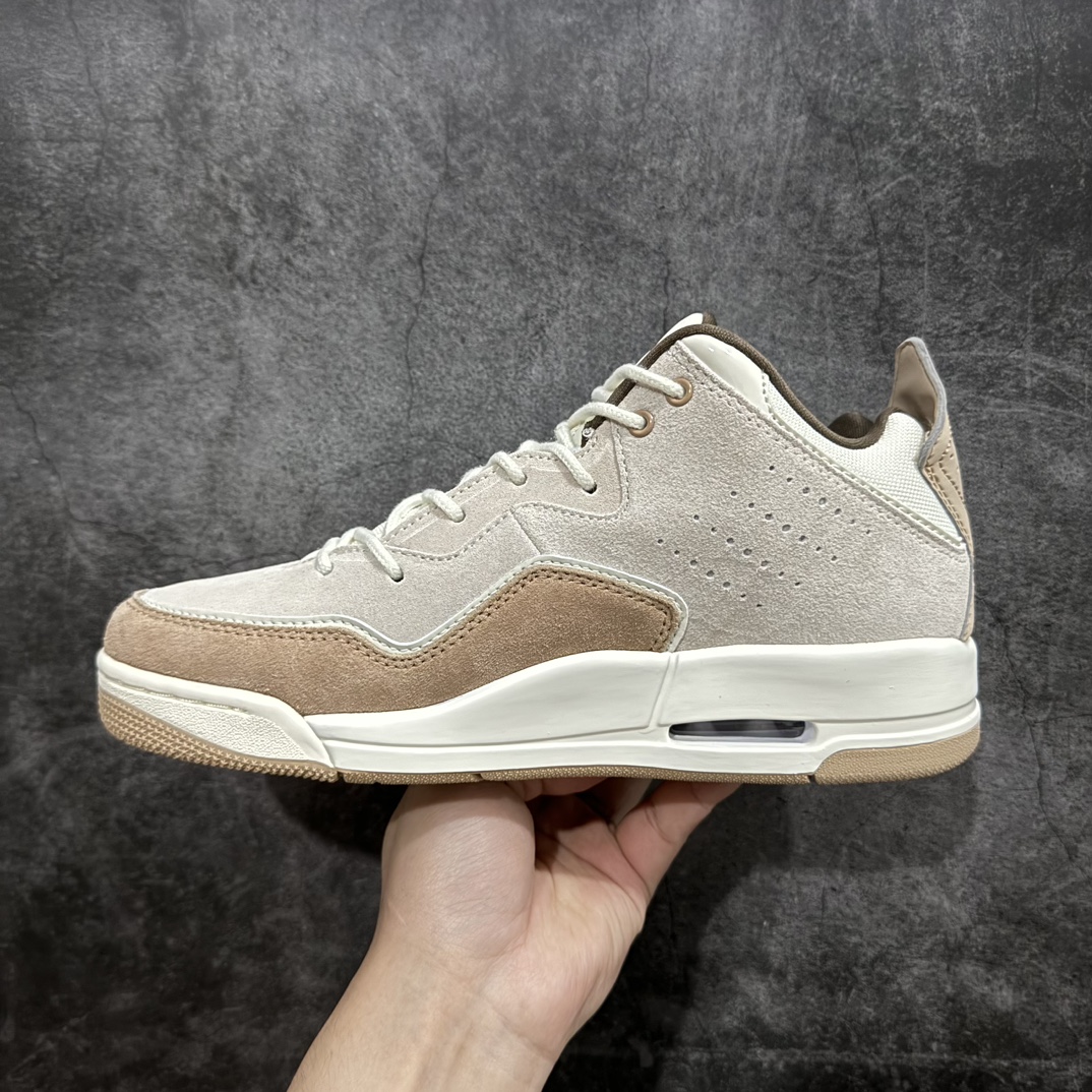 图片[2]-【PB纯原】Air Jordan Courtside AJ23 简版中帮复古休闲运动文化篮球鞋 FQ6860-121n市面唯一纯原批次 全套原纸板楦头开发 原厂大底磨具加持立体防滑纹理 原装可视Air Sole气垫 原汁原味最完美的版型 唯一正确鞋头趴度弧度高度鞋身腰线 作为AJ3到AJ4之间的过渡产品 之所以被称为AJ3的简版 它们的造型非常的相似但是也有一些差异 鞋面采用耐磨的牛剖层和人造革鞋面搭配 后跟可以明显看见Air Max气垫 出色的包裹效果让鞋子脚感非常舒适 也让脚掌以及脚面更加的贴合鞋子 在双脚落地产生冲击力的同时 可视气垫可以有效减缓力道 提高鞋子整体的稳定性 既能起到减震的作用 又能保证双足舒适的脚感 另外灵敏的Phylon中底以及鞋帮的设计 锁住双足 也为前掌提供了有效的包裹 内衬部分采用了透气的织物材料 为脚部的舒适脚感提供了充足的条件 最后就是大底部分 大底采用的是橡胶材质 无论是日常压马路还是简单的运动 都是可以驾驭 鞋底水波纹以及其他不规则图案 也保障了鞋子充足的防滑性以及耐磨性 尺码：36 36.5 37.5 38 38.5 39 40 40.5 41 42 42.5 43 44 45 46 47.5 编码：T1240250-莆田鞋批发中心