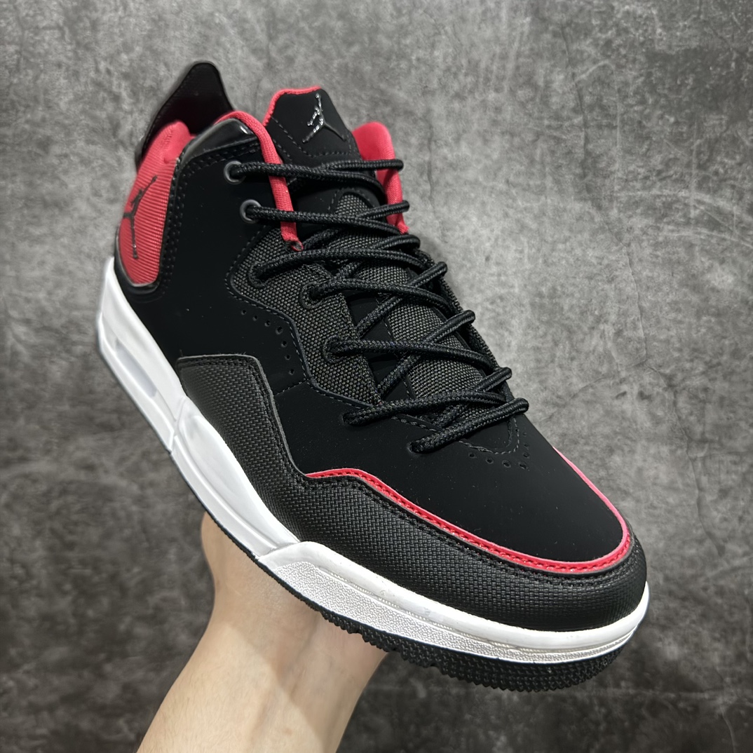 图片[3]-【PB纯原】Air Jordan Courtside AJ23 简版中帮复古休闲运动文化篮球鞋 AR1002-006n市面唯一纯原批次 全套原纸板楦头开发 原厂大底磨具加持立体防滑纹理 原装可视Air Sole气垫 原汁原味最完美的版型 唯一正确鞋头趴度弧度高度鞋身腰线 作为AJ3到AJ4之间的过渡产品 之所以被称为AJ3的简版 它们的造型非常的相似但是也有一些差异 鞋面采用耐磨的牛剖层和人造革鞋面搭配 后跟可以明显看见Air Max气垫 出色的包裹效果让鞋子脚感非常舒适 也让脚掌以及脚面更加的贴合鞋子 在双脚落地产生冲击力的同时 可视气垫可以有效减缓力道 提高鞋子整体的稳定性 既能起到减震的作用 又能保证双足舒适的脚感 另外灵敏的Phylon中底以及鞋帮的设计 锁住双足 也为前掌提供了有效的包裹 内衬部分采用了透气的织物材料 为脚部的舒适脚感提供了充足的条件 最后就是大底部分 大底采用的是橡胶材质 无论是日常压马路还是简单的运动 都是可以驾驭 鞋底水波纹以及其他不规则图案 也保障了鞋子充足的防滑性以及耐磨性 尺码：36 36.5 37.5 38 38.5 39 40 40.5 41 42 42.5 43 44 45 46 47.5 编码：T1240250-莆田鞋批发中心