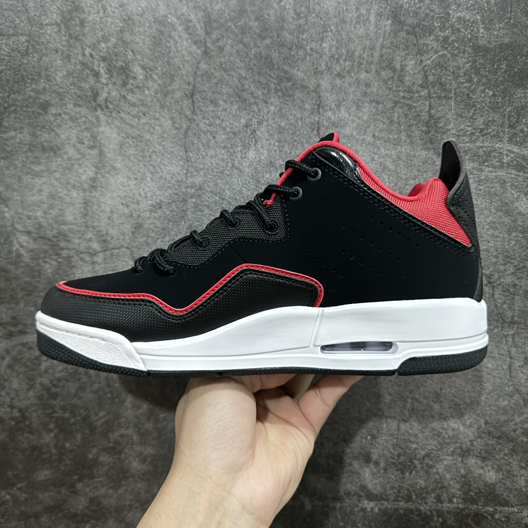 图片[2]-【PB纯原】Air Jordan Courtside AJ23 简版中帮复古休闲运动文化篮球鞋 AR1002-006n市面唯一纯原批次 全套原纸板楦头开发 原厂大底磨具加持立体防滑纹理 原装可视Air Sole气垫 原汁原味最完美的版型 唯一正确鞋头趴度弧度高度鞋身腰线 作为AJ3到AJ4之间的过渡产品 之所以被称为AJ3的简版 它们的造型非常的相似但是也有一些差异 鞋面采用耐磨的牛剖层和人造革鞋面搭配 后跟可以明显看见Air Max气垫 出色的包裹效果让鞋子脚感非常舒适 也让脚掌以及脚面更加的贴合鞋子 在双脚落地产生冲击力的同时 可视气垫可以有效减缓力道 提高鞋子整体的稳定性 既能起到减震的作用 又能保证双足舒适的脚感 另外灵敏的Phylon中底以及鞋帮的设计 锁住双足 也为前掌提供了有效的包裹 内衬部分采用了透气的织物材料 为脚部的舒适脚感提供了充足的条件 最后就是大底部分 大底采用的是橡胶材质 无论是日常压马路还是简单的运动 都是可以驾驭 鞋底水波纹以及其他不规则图案 也保障了鞋子充足的防滑性以及耐磨性 尺码：36 36.5 37.5 38 38.5 39 40 40.5 41 42 42.5 43 44 45 46 47.5 编码：T1240250-莆田鞋批发中心