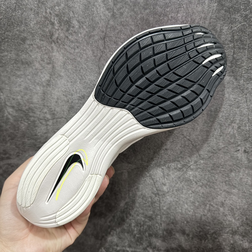 顶级真碳版NikeZoomXVaporflyNext%马拉松跑步鞋DJ5457100市场首发真碳板马拉松