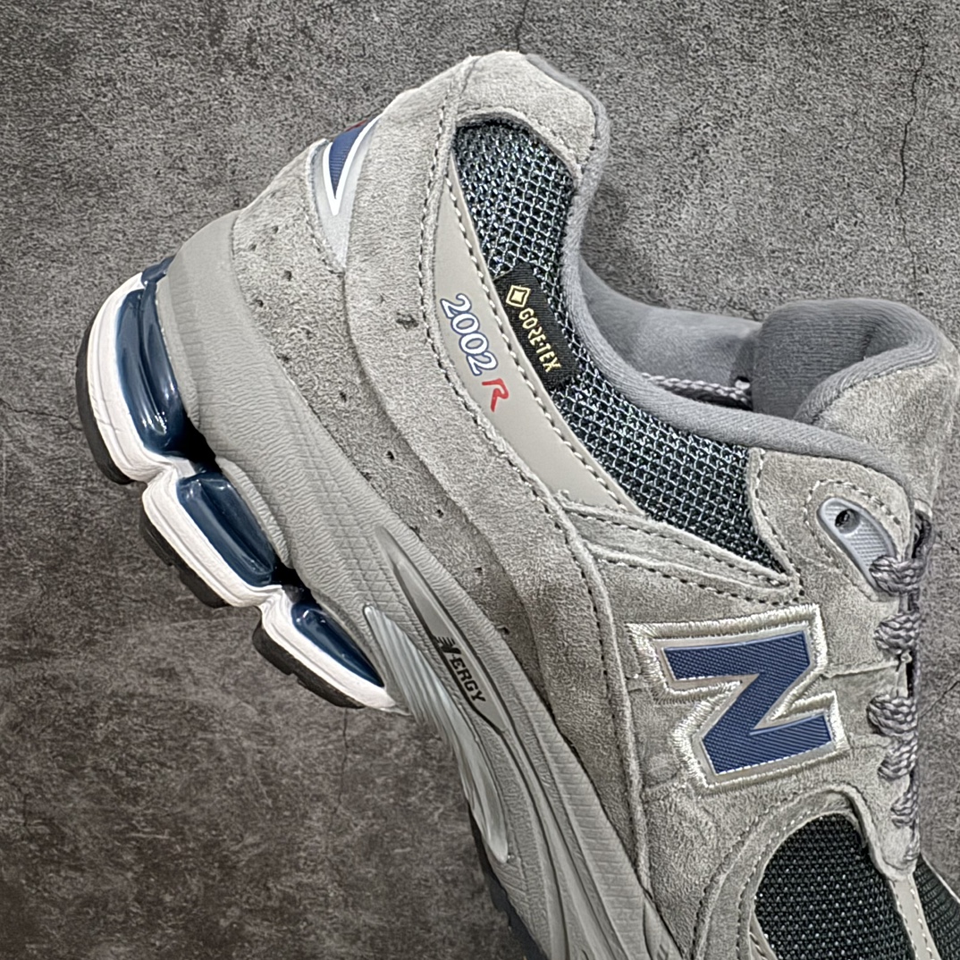 图片[7]-【小PF纯原】New Balance 2002R NB2002 男女休闲慢跑鞋 ML2002RXCnn原pf纯原工厂出品n保留原有的版型 清洁度和品质n材料有微调整 价格更具性价比n日韩出口特供订单配套商长期套现长期补货 全新货品正常出厂触屏不到的单价 超级跑量款全套原楦原纸板原厂数据开发 进口三明治网面原装进口翻毛皮料正确绒感卡色 正确中底拉帮中底网布细节 采用轻质牛剖革拼接透气网眼衬垫织物鞋面材质 T-Beam大底提供足步弓支撑 保持步态稳定 后跟搭载外露缓震胶 鞋身整体以各种深浅不一的灰色覆盖 鞋头以淡蓝色调装饰 网眼衬垫通过不规律的色块实现做旧的美感 泛黄的鞋底更是进一步增添了复古气息  尺码：36 37 37.5 38 38.5 39.5 40 40.5 41.5 42 42.5 43 44 44.5 45 编码：NM240260-莆田鞋批发中心