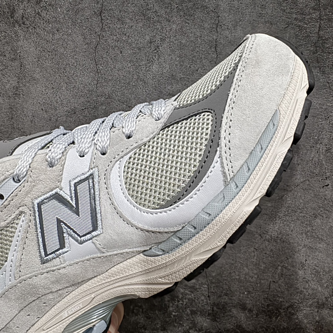 图片[6]-【小PF纯原】New Balance 2002R NB2002 男女休闲慢跑鞋 ML2002ROnn原pf纯原工厂出品n保留原有的版型 清洁度和品质n材料有微调整 价格更具性价比n日韩出口特供订单配套商长期套现长期补货 全新货品正常出厂触屏不到的单价 超级跑量款全套原楦原纸板原厂数据开发 进口三明治网面原装进口翻毛皮料正确绒感卡色 正确中底拉帮中底网布细节 采用轻质牛剖革拼接透气网眼衬垫织物鞋面材质 T-Beam大底提供足步弓支撑 保持步态稳定 后跟搭载外露缓震胶 鞋身整体以各种深浅不一的灰色覆盖 鞋头以淡蓝色调装饰 网眼衬垫通过不规律的色块实现做旧的美感 泛黄的鞋底更是进一步增添了复古气息  尺码：36 37 37.5 38 38.5 39.5 40 40.5 41.5 42 42.5 43 44 44.5 45 编码：NM240260-莆田鞋批发中心