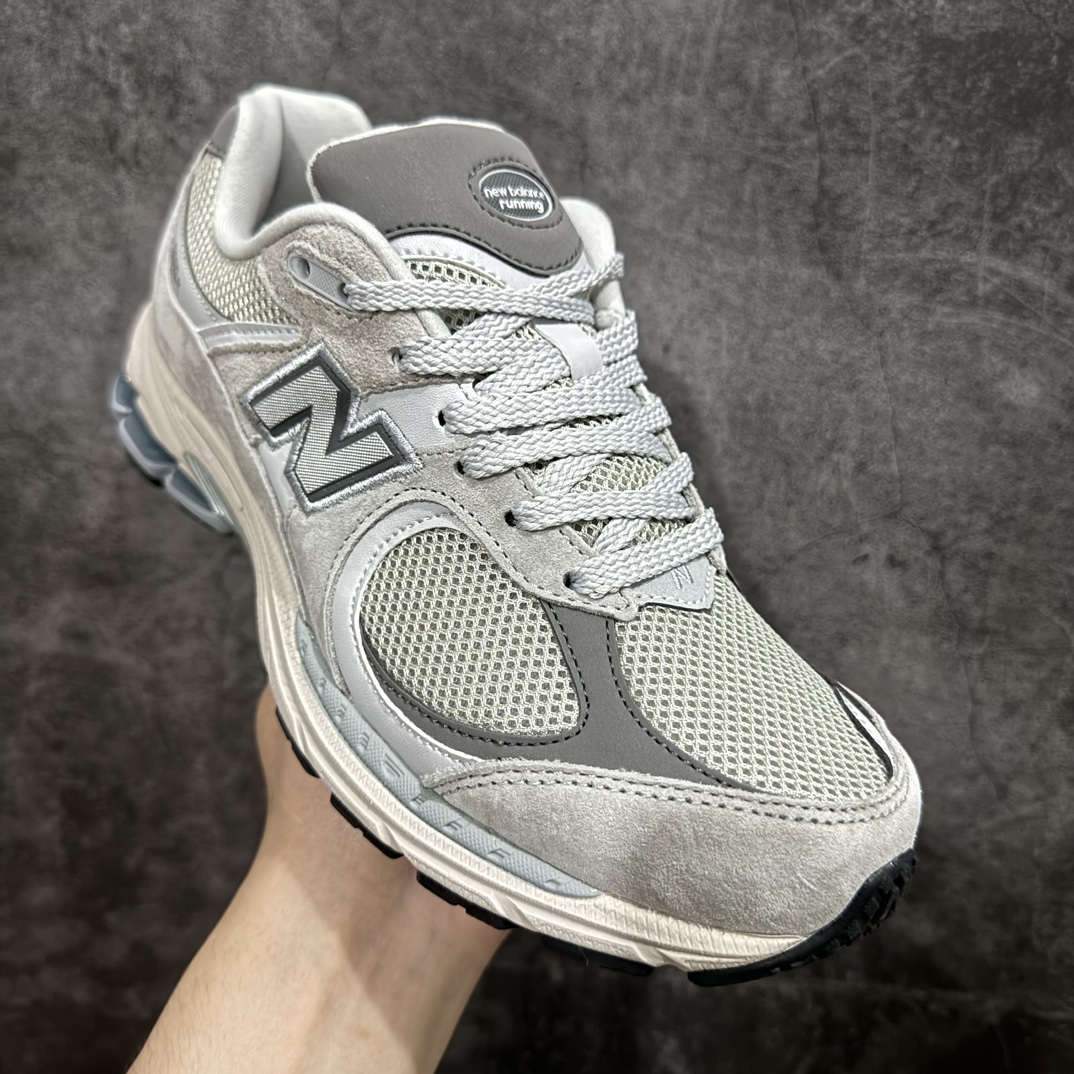 图片[3]-【小PF纯原】New Balance 2002R NB2002 男女休闲慢跑鞋 ML2002ROnn原pf纯原工厂出品n保留原有的版型 清洁度和品质n材料有微调整 价格更具性价比n日韩出口特供订单配套商长期套现长期补货 全新货品正常出厂触屏不到的单价 超级跑量款全套原楦原纸板原厂数据开发 进口三明治网面原装进口翻毛皮料正确绒感卡色 正确中底拉帮中底网布细节 采用轻质牛剖革拼接透气网眼衬垫织物鞋面材质 T-Beam大底提供足步弓支撑 保持步态稳定 后跟搭载外露缓震胶 鞋身整体以各种深浅不一的灰色覆盖 鞋头以淡蓝色调装饰 网眼衬垫通过不规律的色块实现做旧的美感 泛黄的鞋底更是进一步增添了复古气息  尺码：36 37 37.5 38 38.5 39.5 40 40.5 41.5 42 42.5 43 44 44.5 45 编码：NM240260-莆田鞋批发中心