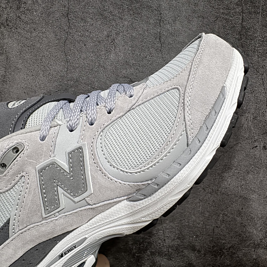 图片[6]-【小PF纯原】New Balance 2002R NB2002 男女休闲慢跑鞋 ML2002RJDnn原pf纯原工厂出品n保留原有的版型 清洁度和品质n材料有微调整 价格更具性价比n日韩出口特供订单配套商长期套现长期补货 全新货品正常出厂触屏不到的单价 超级跑量款全套原楦原纸板原厂数据开发 进口三明治网面原装进口翻毛皮料正确绒感卡色 正确中底拉帮中底网布细节 采用轻质牛剖革拼接透气网眼衬垫织物鞋面材质 T-Beam大底提供足步弓支撑 保持步态稳定 后跟搭载外露缓震胶 鞋身整体以各种深浅不一的灰色覆盖 鞋头以淡蓝色调装饰 网眼衬垫通过不规律的色块实现做旧的美感 泛黄的鞋底更是进一步增添了复古气息  尺码：36 37 37.5 38 38.5 39.5 40 40.5 41.5 42 42.5 43 44 44.5 45 编码：NM240260-莆田鞋批发中心