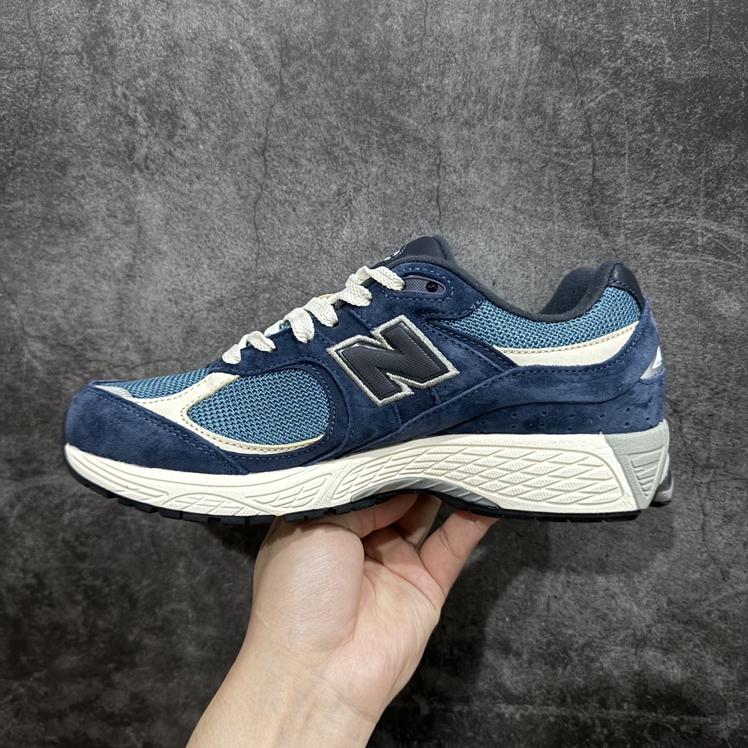 图片[2]-【小PF纯原】New Balance 2002R NB2002 男女休闲慢跑鞋 M2002RNBnn原pf纯原工厂出品n保留原有的版型 清洁度和品质n材料有微调整 价格更具性价比n日韩出口特供订单配套商长期套现长期补货 全新货品正常出厂触屏不到的单价 超级跑量款全套原楦原纸板原厂数据开发 进口三明治网面原装进口翻毛皮料正确绒感卡色 正确中底拉帮中底网布细节 采用轻质牛剖革拼接透气网眼衬垫织物鞋面材质 T-Beam大底提供足步弓支撑 保持步态稳定 后跟搭载外露缓震胶 鞋身整体以各种深浅不一的灰色覆盖 鞋头以淡蓝色调装饰 网眼衬垫通过不规律的色块实现做旧的美感 泛黄的鞋底更是进一步增添了复古气息  尺码：36 37 37.5 38 38.5 39.5 40 40.5 41.5 42 42.5 43 44 44.5 45 编码：NM240260-莆田鞋批发中心