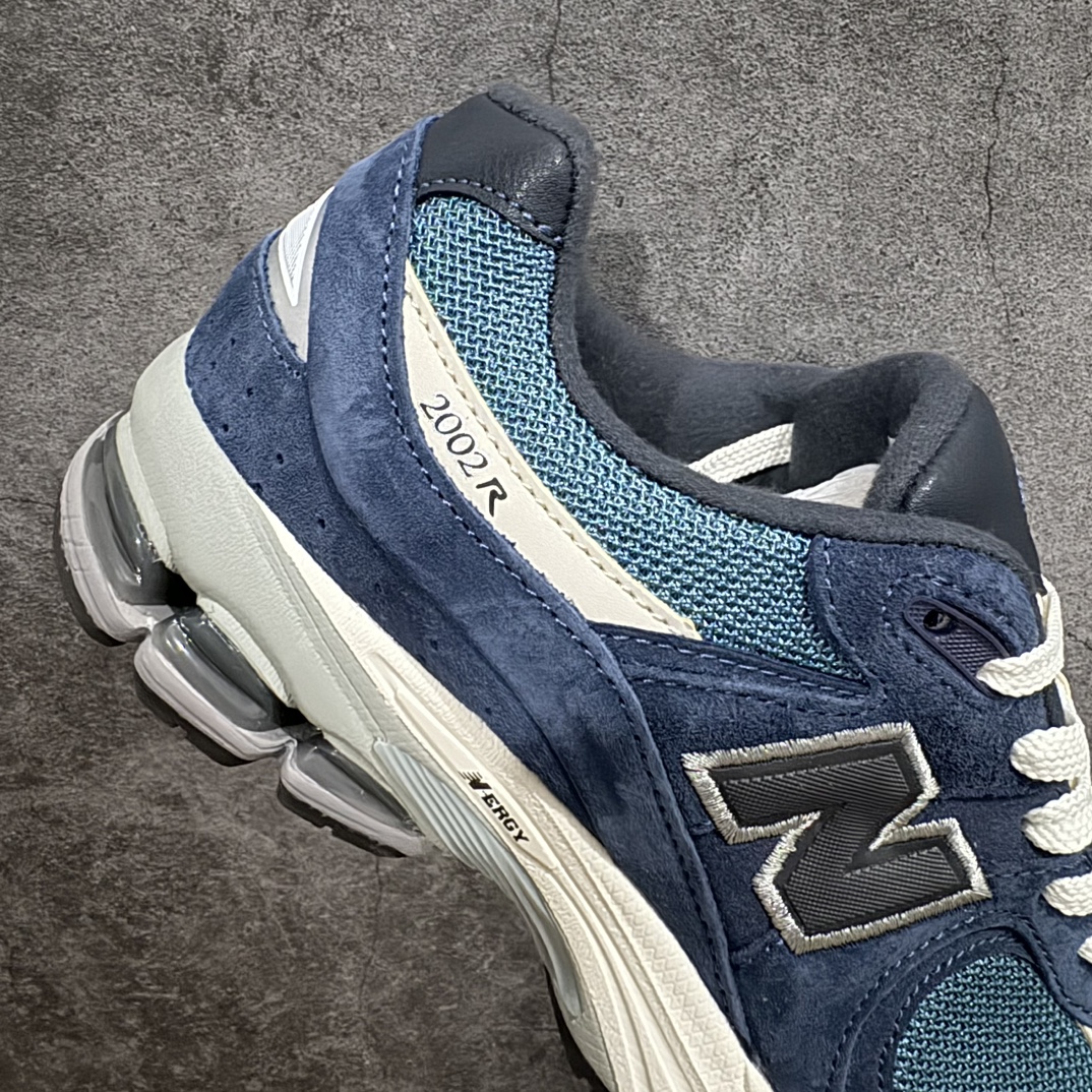 图片[7]-【小PF纯原】New Balance 2002R NB2002 男女休闲慢跑鞋 M2002RNBnn原pf纯原工厂出品n保留原有的版型 清洁度和品质n材料有微调整 价格更具性价比n日韩出口特供订单配套商长期套现长期补货 全新货品正常出厂触屏不到的单价 超级跑量款全套原楦原纸板原厂数据开发 进口三明治网面原装进口翻毛皮料正确绒感卡色 正确中底拉帮中底网布细节 采用轻质牛剖革拼接透气网眼衬垫织物鞋面材质 T-Beam大底提供足步弓支撑 保持步态稳定 后跟搭载外露缓震胶 鞋身整体以各种深浅不一的灰色覆盖 鞋头以淡蓝色调装饰 网眼衬垫通过不规律的色块实现做旧的美感 泛黄的鞋底更是进一步增添了复古气息  尺码：36 37 37.5 38 38.5 39.5 40 40.5 41.5 42 42.5 43 44 44.5 45 编码：NM240260-莆田鞋批发中心