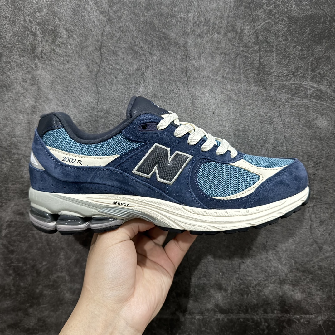 【小PF纯原】New Balance 2002R NB2002 男女休闲慢跑鞋 M2002RNBnn原pf纯原工厂出品n保留原有的版型 清洁度和品质n材料有微调整 价格更具性价比n日韩出口特供订单配套商长期套现长期补货 全新货品正常出厂触屏不到的单价 超级跑量款全套原楦原纸板原厂数据开发 进口三明治网面原装进口翻毛皮料正确绒感卡色 正确中底拉帮中底网布细节 采用轻质牛剖革拼接透气网眼衬垫织物鞋面材质 T-Beam大底提供足步弓支撑 保持步态稳定 后跟搭载外露缓震胶 鞋身整体以各种深浅不一的灰色覆盖 鞋头以淡蓝色调装饰 网眼衬垫通过不规律的色块实现做旧的美感 泛黄的鞋底更是进一步增添了复古气息  尺码：36 37 37.5 38 38.5 39.5 40 40.5 41.5 42 42.5 43 44 44.5 45 编码：NM240260-莆田鞋批发中心