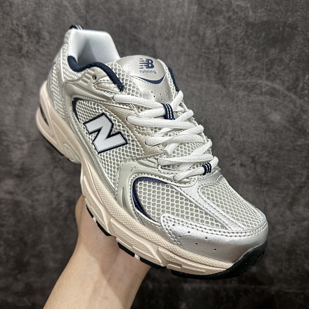 图片[3]-【小PF纯原】New Balance 530 NB530 男女休闲慢跑鞋 MR530KAnn原pf纯原工厂出品n保留原有的版型 清洁度和品质n材料有微调整 价格更具性价比n日韩出口特供订单配套商长期套现长期补货 全新货品正常出厂触屏不到的单价 超级跑量款全套原楦原纸板原厂数据开发 进口三明治网面原装进口翻毛皮料正确绒感卡色 正确中底拉帮中底网布细节 采用轻质牛剖革拼接透气网眼衬垫织物鞋面材质 T-Beam大底提供足步弓支撑 保持步态稳定 后跟搭载外露缓震胶 鞋身整体以各种深浅不一的灰色覆盖 鞋头以淡蓝色调装饰 网眼衬垫通过不规律的色块实现做旧的美感 泛黄的鞋底更是进一步增添了复古气息  尺码：36 37 37.5 38 38.5 39.5 40 40.5 41.5 42 42.5 43 44 44.5 45 编码：NM220240-鞋库