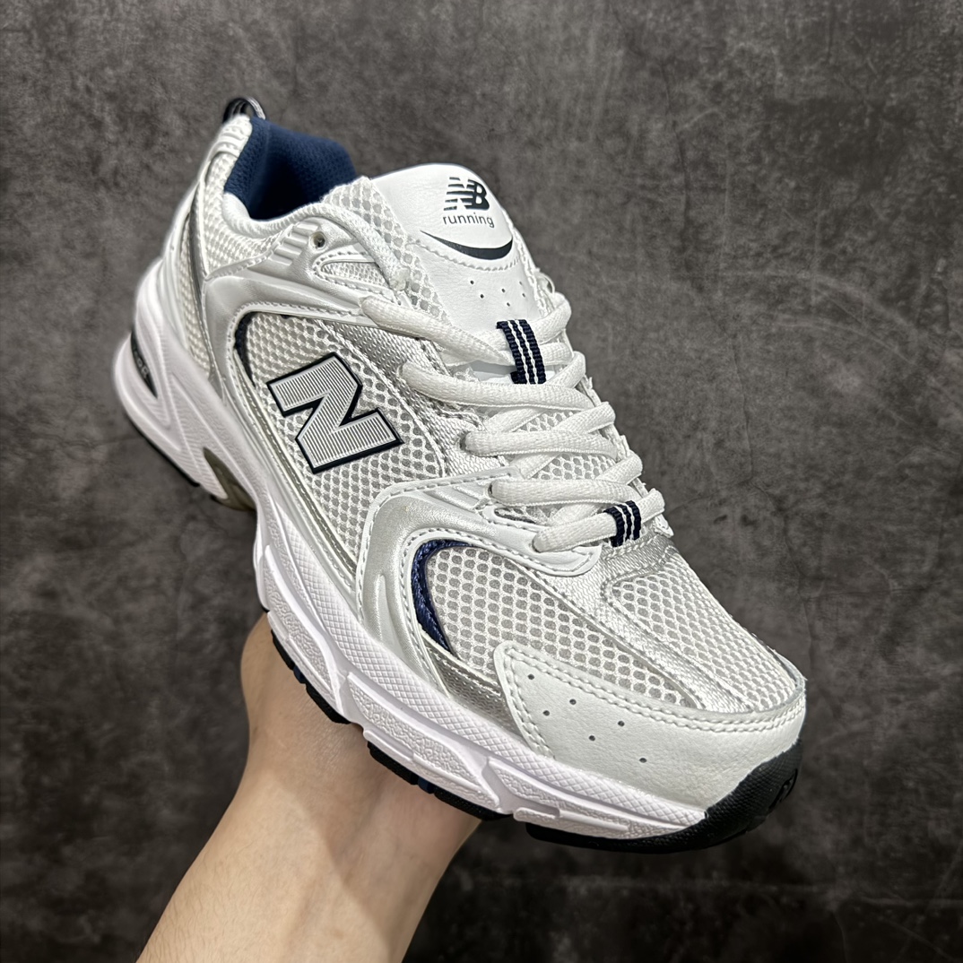 图片[3]-【小PF纯原】New Balance 530 NB530 男女休闲慢跑鞋 MR530KAnn原pf纯原工厂出品n保留原有的版型 清洁度和品质n材料有微调整 价格更具性价比n日韩出口特供订单配套商长期套现长期补货 全新货品正常出厂触屏不到的单价 超级跑量款全套原楦原纸板原厂数据开发 进口三明治网面原装进口翻毛皮料正确绒感卡色 正确中底拉帮中底网布细节 采用轻质牛剖革拼接透气网眼衬垫织物鞋面材质 T-Beam大底提供足步弓支撑 保持步态稳定 后跟搭载外露缓震胶 鞋身整体以各种深浅不一的灰色覆盖 鞋头以淡蓝色调装饰 网眼衬垫通过不规律的色块实现做旧的美感 泛黄的鞋底更是进一步增添了复古气息  尺码：36 37 37.5 38 38.5 39.5 40 40.5 41.5 42 42.5 43 44 44.5 45 编码：NM220240-莆田鞋批发中心