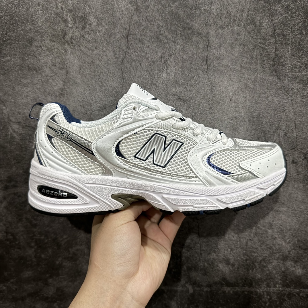 【小PF纯原】New Balance 530 NB530 男女休闲慢跑鞋 MR530KAnn原pf纯原工厂出品n保留原有的版型 清洁度和品质n材料有微调整 价格更具性价比n日韩出口特供订单配套商长期套现长期补货 全新货品正常出厂触屏不到的单价 超级跑量款全套原楦原纸板原厂数据开发 进口三明治网面原装进口翻毛皮料正确绒感卡色 正确中底拉帮中底网布细节 采用轻质牛剖革拼接透气网眼衬垫织物鞋面材质 T-Beam大底提供足步弓支撑 保持步态稳定 后跟搭载外露缓震胶 鞋身整体以各种深浅不一的灰色覆盖 鞋头以淡蓝色调装饰 网眼衬垫通过不规律的色块实现做旧的美感 泛黄的鞋底更是进一步增添了复古气息  尺码：36 37 37.5 38 38.5 39.5 40 40.5 41.5 42 42.5 43 44 44.5 45 编码：NM220240-鞋库