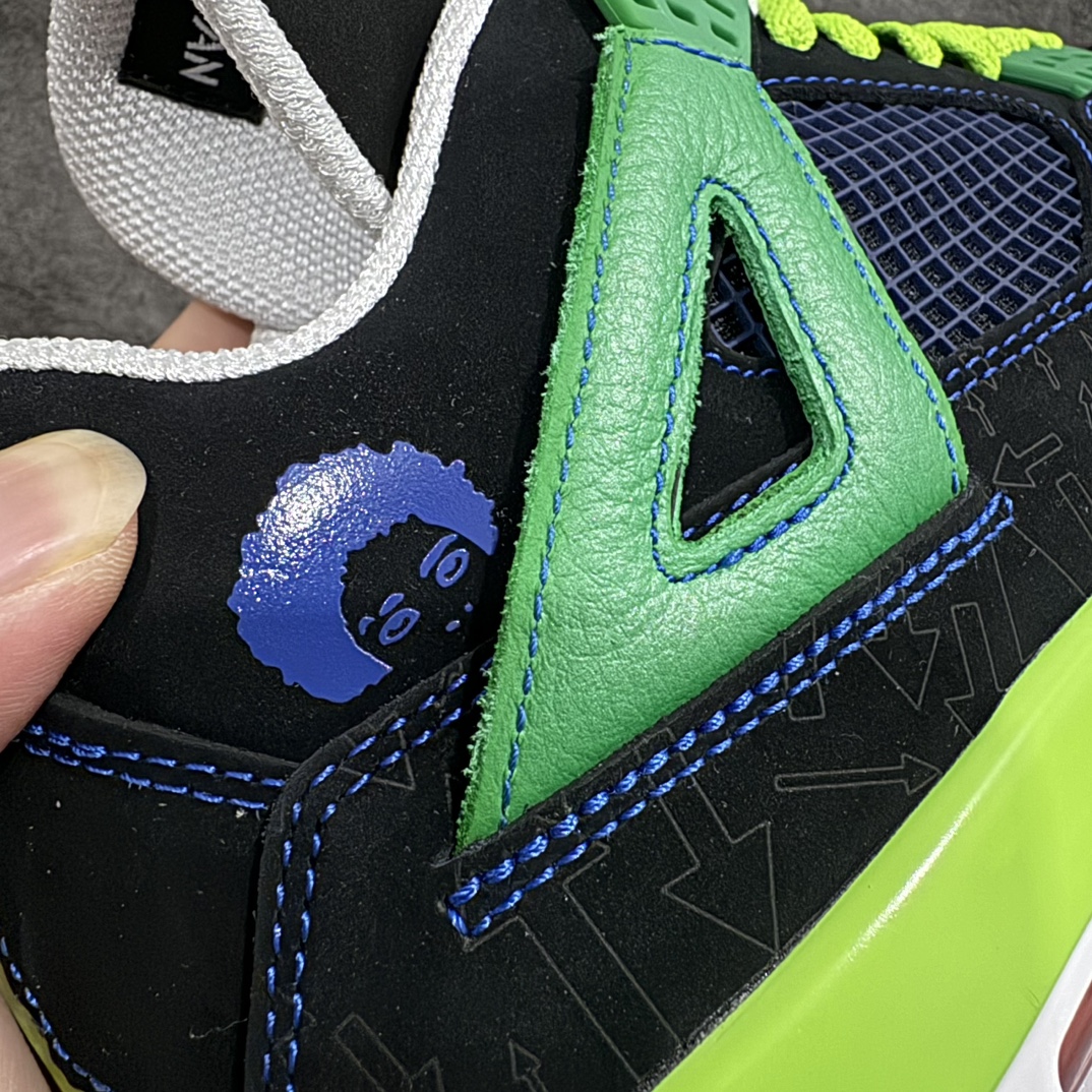 图片[3]-【DG2.0版本】Air Jordan AJ4 Retro Doernbecher 慈善超人 黑蓝绿 308497-015n情怀单品 收藏必备 独家外贸特供 耗时半年巨作 全套原纸板楦头开发 原厂特供皮料加持 确保原汁原味 完美呈现四代版型 一比一鞋头弧度高度鞋身弧度 数据细节工艺流程均保持原鞋一致 原厂TPU网格鞋带扣 正确内里网布 菱角分明不变形无多余毛边 柔软性质感一致于原鞋 市场唯一原厂鞋扣模具 背面可见隐藏注塑口 原厂织唛标 原厂飞人电绣工艺 尾指中部跳三针 独家绑鞋带手法 印刷中底布 四线拉帮 米色美纹纸贴合固定 进口港宝加持 后跟自然饱满 全鞋荧光划线卡点 追求极致完美 每一双都是工艺品 多重QC质检 超越公司货的品控标准 实实在在的免检产品  尺码：40.5 41 42 42.5 43 44 44.5 45 45.5 46 47.5 48.5 编码：LJQ470500-莆田鞋批发中心