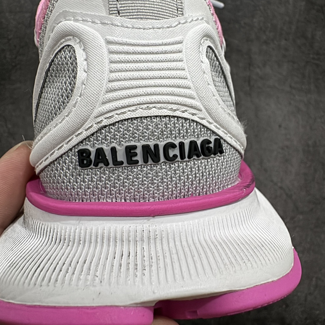 图片[4]-【XA版】巴黎世家BALENCIAGA Circuit Sneakers 环道系列低帮复古阔型底姥爹风潮流百搭休闲慢跑鞋 13代白灰粉nn原厂原档案开发 原盒原标原厂组合底开模 采用原厂材料n所有细节做工全方位比对原鞋n从里到外一切百分百还原官方配置nn此代设计真真的打破了巴黎世家以往的风格路线 整体鞋身采用透气网面 纳米材料 加上轻度的做旧风格 脚感真真的超级轻盈 整体延续了运动鞋的设计流线 上脚轻盈舒适 相比于之前巴黎夸张的版型 真真的夏季运动跑步鞋  尺码：35-40全码出货 编码：DF370390-鞋库