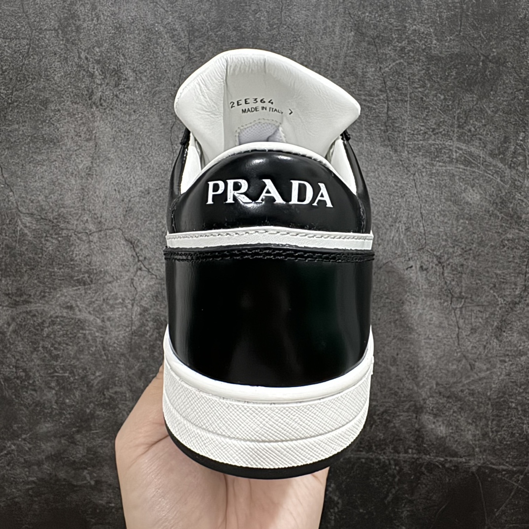 图片[4]-【渠道版】普拉达Prada Downtown Low Sneakers 闹市区系列低帮系带百搭休闲运动小白板鞋“皮革黑白熊猫三角标”nn原楦数据开发版型采用粒面头层牛皮鞋面材质内嵌灌注式PU乳胶缓震鞋垫外置3.5cmTPR抽真空橡胶鞋底标志性的珐琅三角形金属徽标，意大利高奢品牌 Size：40 40.5 41 42 42.5 43 44 44.5 45（偏大一码） 编码：HH460500-鞋库