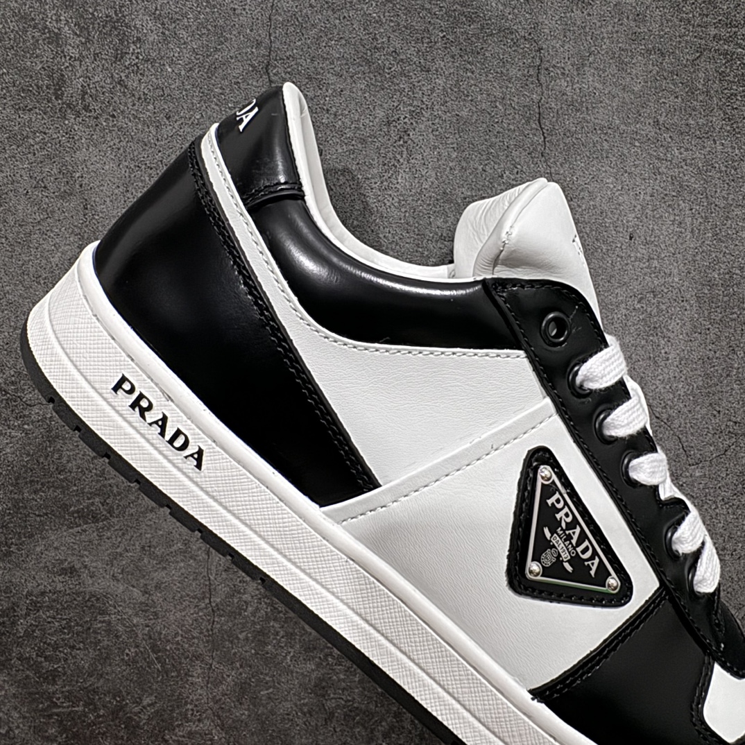 图片[7]-【渠道版】普拉达Prada Downtown Low Sneakers 闹市区系列低帮系带百搭休闲运动小白板鞋“皮革黑白熊猫三角标”nn原楦数据开发版型采用粒面头层牛皮鞋面材质内嵌灌注式PU乳胶缓震鞋垫外置3.5cmTPR抽真空橡胶鞋底标志性的珐琅三角形金属徽标，意大利高奢品牌 Size：40 40.5 41 42 42.5 43 44 44.5 45（偏大一码） 编码：HH460500-鞋库