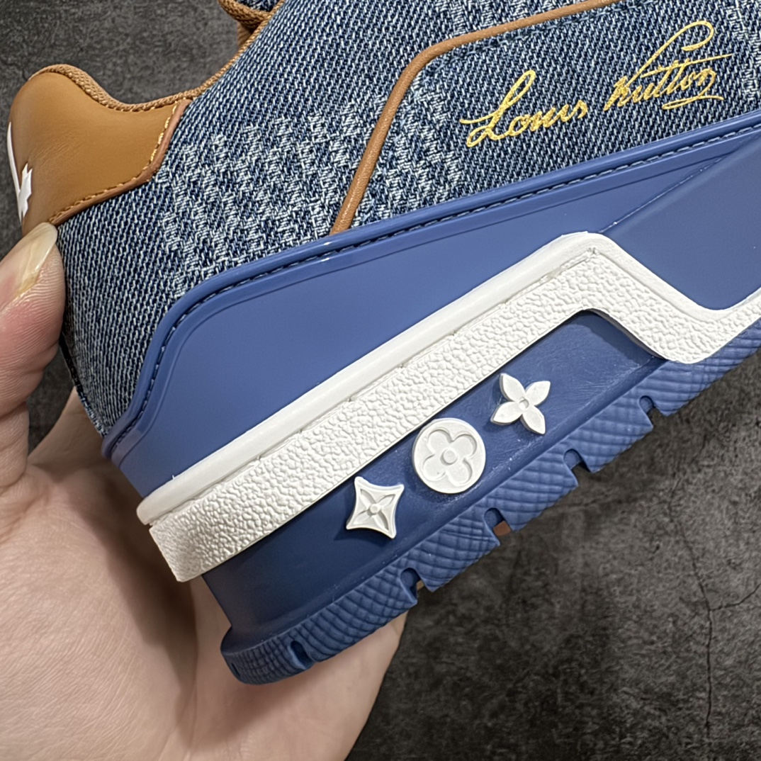 图片[2]-【无胶顶级鞋礼盒无字版】 Louis Vuitton 路易威登 LV Trainer 联名款低帮休闲板鞋 蓝牛仔棋盘格 海淘代购同渠道品质 品质提升 高端零售 外贸充正专供 原版购入开发 ZP级全套包装 完美楦型 正确卡色 大底TPU 质感媲美原版 细节与原版一致 请注意区分市面通货材 尺码：38 39 40 41 42 43 44 45 46-选品中心