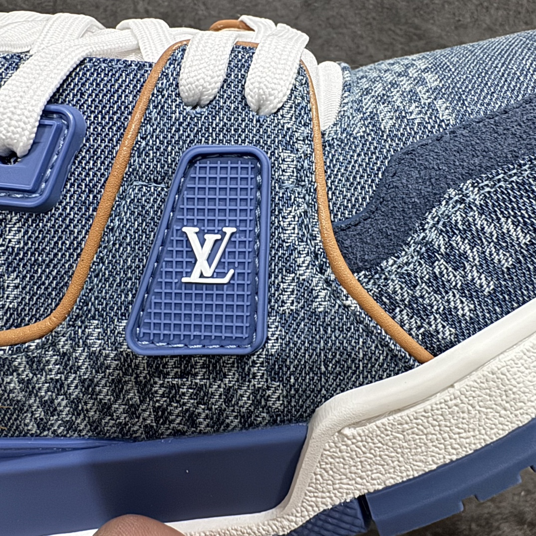 图片[4]-【无胶顶级鞋礼盒无字版】 Louis Vuitton 路易威登 LV Trainer 联名款低帮休闲板鞋 蓝牛仔棋盘格 海淘代购同渠道品质 品质提升 高端零售 外贸充正专供 原版购入开发 ZP级全套包装 完美楦型 正确卡色 大底TPU 质感媲美原版 细节与原版一致 请注意区分市面通货材 尺码：38 39 40 41 42 43 44 45 46-选品中心