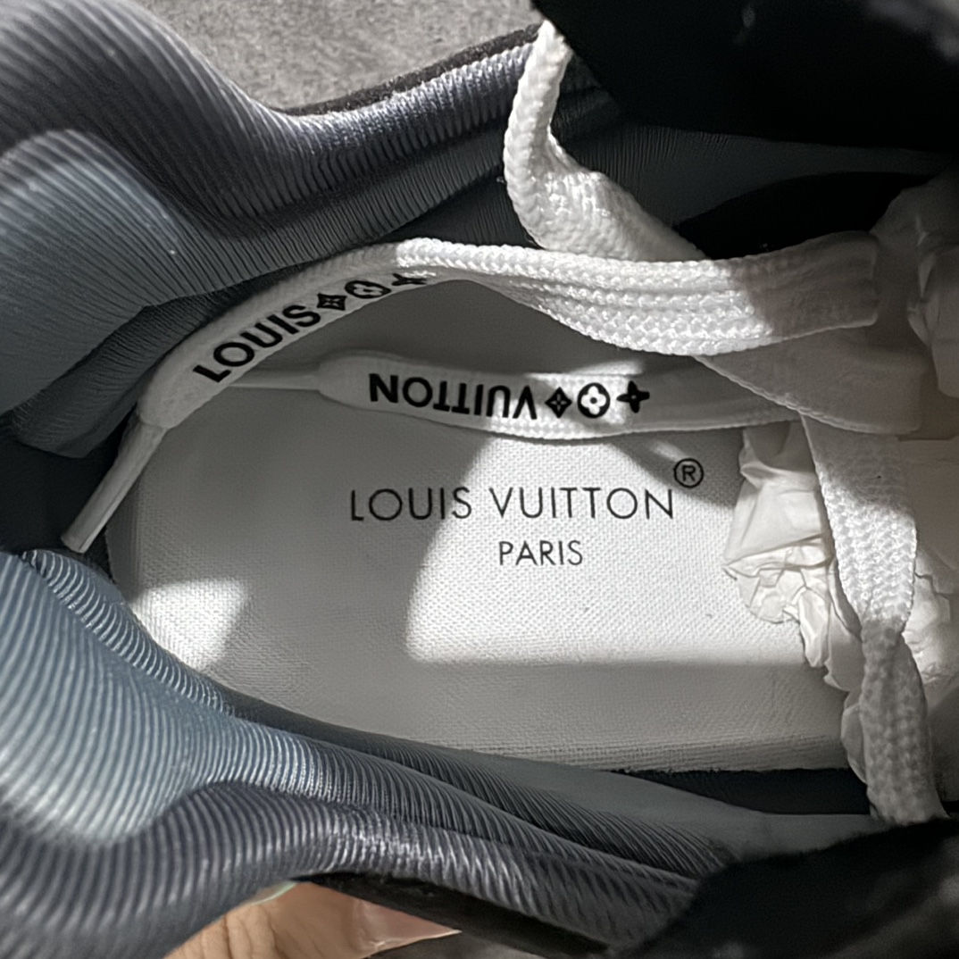 图片[7]-【海淘代购版】LV 低帮 蓝白色 路易威登 Louis Vuitton RUN 55圆头系带低帮运动休闲鞋 女鞋n专柜同步上线 小红书种草推荐 原版开模耗时研发 市面顶级版本 高端正确品质独家出货 各方面做工细节完全区别市场版本 原版私模大底 细节质感 无可挑剔 官网一致新版配套包装 区别市面错版 海淘代购版本 配齐专柜全套包装 独家开模外底嵌入胶内垫 穿着舒适 所有细节均和原版一致 Size：35-40 编码：SJK520550-鞋库