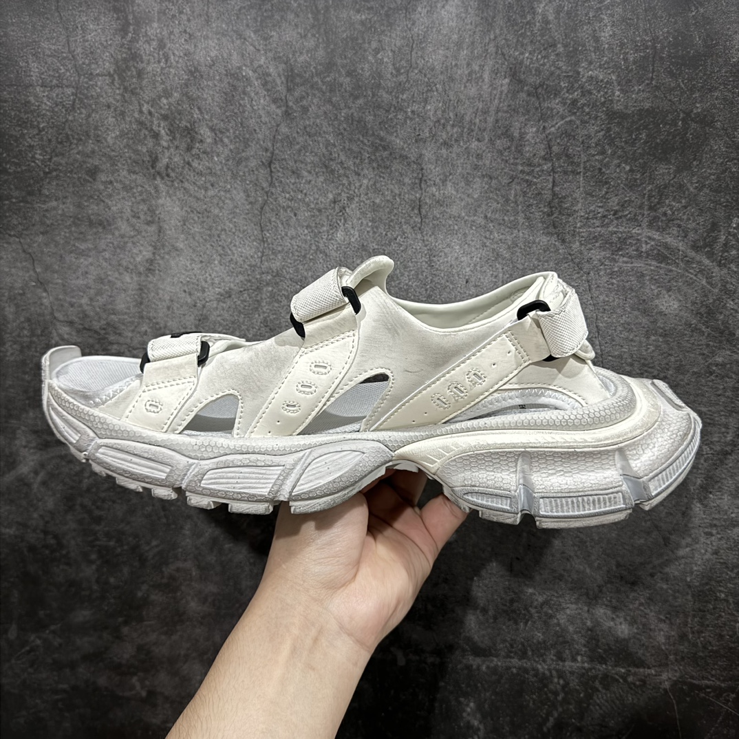 图片[2]-【XA版本】纯原版本Balenciagav 3XL SANDAL巴黎世家 黑色 聚氨酯舒适百搭沙滩凉鞋该鞋款的外观设计走在时尚前沿，简约休闲的风格适合日常穿搭，其独特的风格款式构成了品牌身份重要的一部分。n做旧工艺采用手工制作完成，每款鞋的做旧程度、大小及范围具有一定的差异性，或不对称性，请知悉。 尺码：35 36 37 38 39 40 41 42 43 44 45 46 编码：DF390410-鞋库