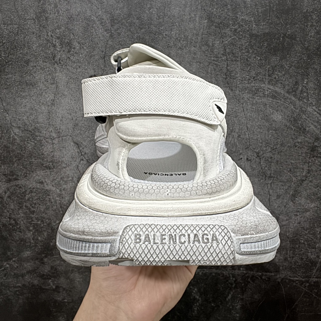 图片[4]-【XA版本】纯原版本Balenciagav 3XL SANDAL巴黎世家 黑色 聚氨酯舒适百搭沙滩凉鞋该鞋款的外观设计走在时尚前沿，简约休闲的风格适合日常穿搭，其独特的风格款式构成了品牌身份重要的一部分。n做旧工艺采用手工制作完成，每款鞋的做旧程度、大小及范围具有一定的差异性，或不对称性，请知悉。 尺码：35 36 37 38 39 40 41 42 43 44 45 46 编码：DF390410-鞋库