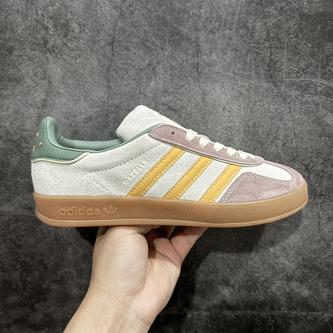 【正确版】阿迪达斯Adidas Gazelle Indoor Trainers 羚羊内训系列低帮复古德训风百搭休闲运动板鞋“翻毛米白橘藕紫绿”ID1007nn升级版 男女鞋真标半码制n原楦开发版型#采用翻毛皮鞋面材质n内环保海玻璃人体工学鞋垫 全新开发耐磨标准橡胶大底❗️ 尺码：35 36 36⅔ 37⅓ 38 38⅔ 39⅓ 40 40⅔ 41⅓ 42 42⅔ 43⅓ 44 44⅔ 45nn90年代经典的复刻版！自60年代以足球训练鞋面世以来,Gazelle就以其经典设计席卷全球。1991年版本的复刻,再造经典Gazelle。采用皮革打造,搭配浊色细节,让这款经典更加简约。 编码：NM210230-鞋库