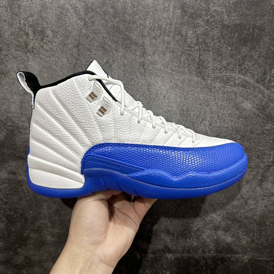 【外贸版】Air Jordan AJ12 Retro 白蓝高帮“Blueberry”CT8013-140n正确版本 原楦原纸板开发原汁原味12代鞋型 进口原厂皮料真碳板 原装材料 原厂定制金属扣 原厂电绣 细节到位nSIZE：40 40.5 41 42 42.5 43 44 44.5 45 45.5 46 47.5 编码：777470500-莆田鞋批发中心