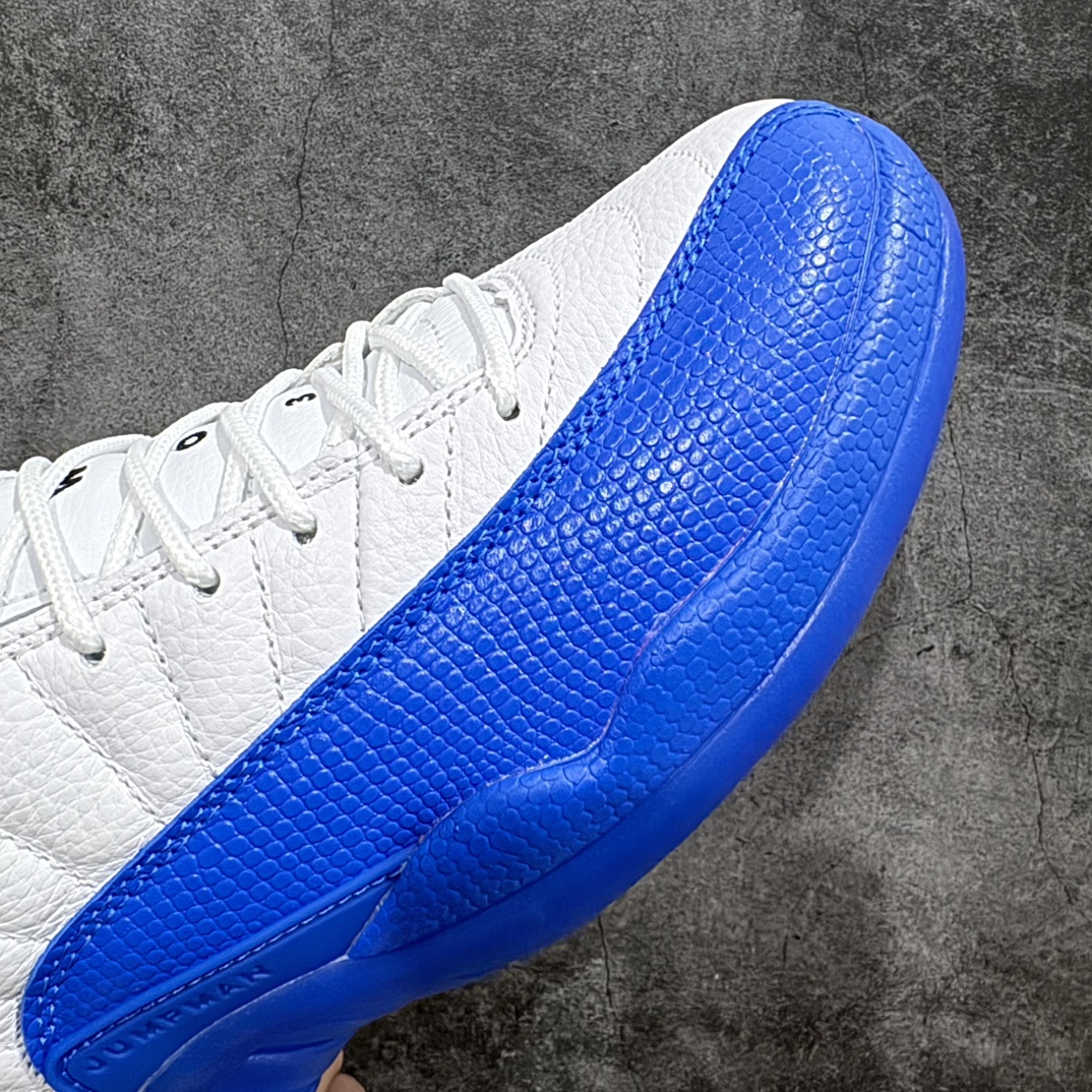 图片[6]-【外贸版】Air Jordan AJ12 Retro 白蓝高帮“Blueberry”CT8013-140n正确版本 原楦原纸板开发原汁原味12代鞋型 进口原厂皮料真碳板 原装材料 原厂定制金属扣 原厂电绣 细节到位nSIZE：40 40.5 41 42 42.5 43 44 44.5 45 45.5 46 47.5 编码：777470500-鞋库