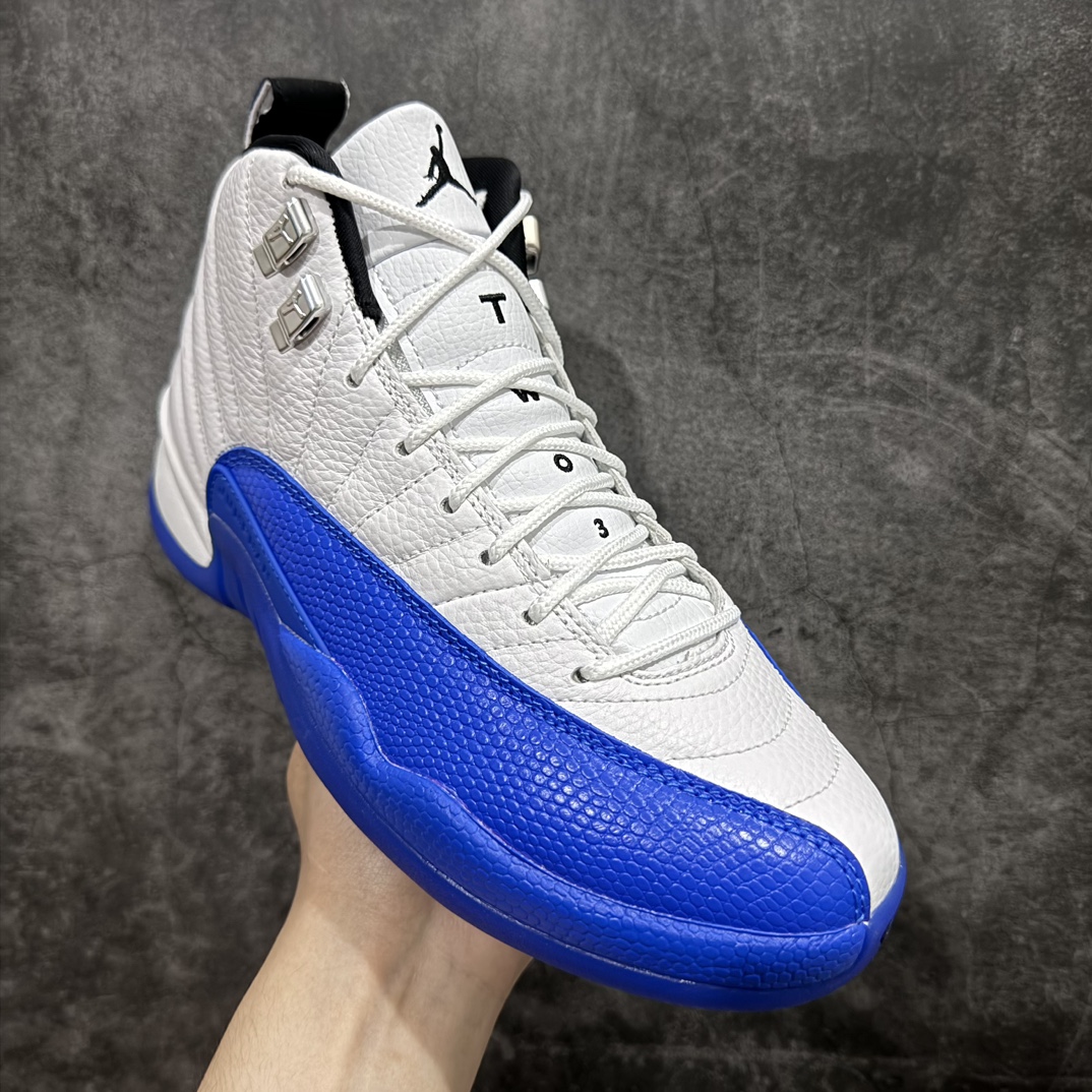 图片[3]-【外贸版】Air Jordan AJ12 Retro 白蓝高帮“Blueberry”CT8013-140n正确版本 原楦原纸板开发原汁原味12代鞋型 进口原厂皮料真碳板 原装材料 原厂定制金属扣 原厂电绣 细节到位nSIZE：40 40.5 41 42 42.5 43 44 44.5 45 45.5 46 47.5 编码：777470500-鞋库