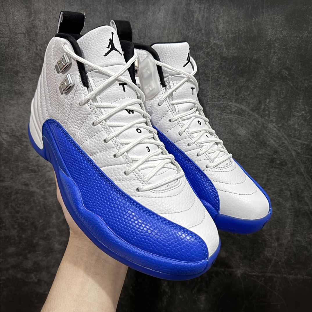 【外贸版】Air Jordan AJ12 Retro 白蓝高帮“Blueberry”CT8013-140n正确版本 原楦原纸板开发原汁原味12代鞋型 进口原厂皮料真碳板 原装材料 原厂定制金属扣 原厂电绣 细节到位nSIZE：40 40.5 41 42 42.5 43 44 44.5 45 45.5 46 47.5 编码：777470500-莆田鞋批发中心