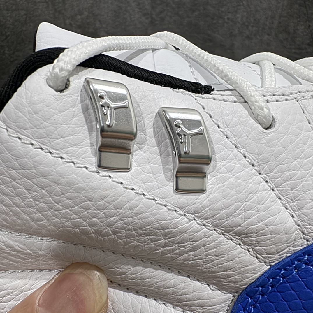 图片[3]-【外贸版】Air Jordan AJ12 Retro 白蓝高帮“Blueberry”CT8013-140n正确版本 原楦原纸板开发原汁原味12代鞋型 进口原厂皮料真碳板 原装材料 原厂定制金属扣 原厂电绣 细节到位nSIZE：40 40.5 41 42 42.5 43 44 44.5 45 45.5 46 47.5 编码：777470500-莆田鞋批发中心