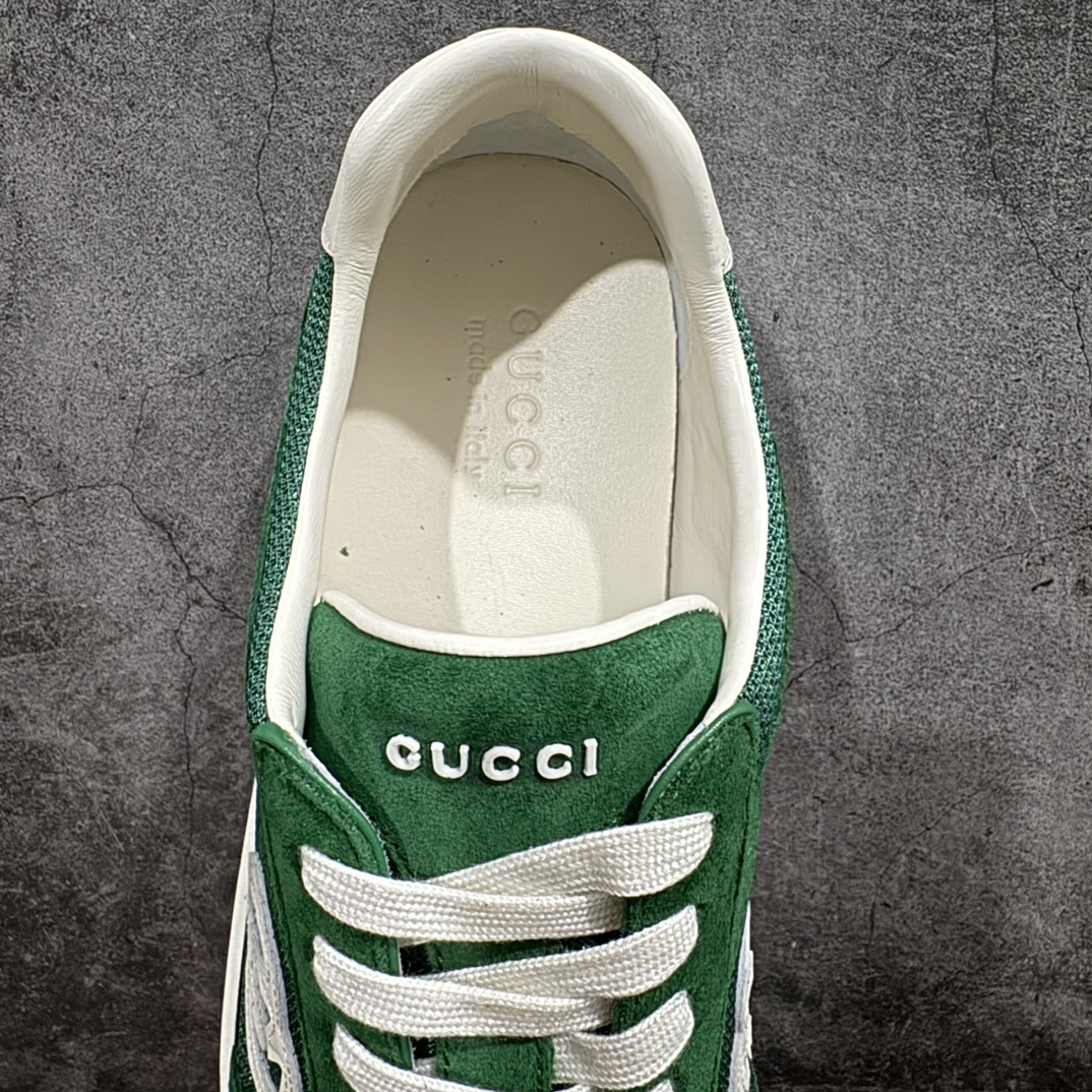 图片[8]-【广东纯原版本】Gucci Lido 24ss新款板鞋顶级品质 原版开发n内里柔软小牛皮 质感满分n德训风格 百搭各种穿搭 高端礼盒配件齐全n意大利海岸的夏日风情和海滩俱乐部汲取灵感。这款男士运动鞋以绒面材质匠心打造缀饰互扣式双G标识等Gucci经典符号元素，尽显别样风采。 尺码：38 39 40 41 42 43 44 45 46 编码：HH400430-鞋库