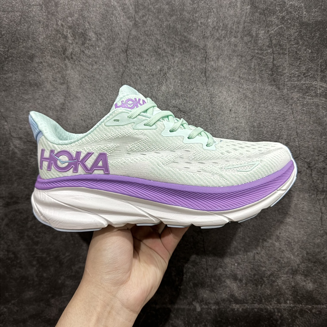 【顶级版】HOKA ONE ONE Clifton克里夫顿9代市场顶级版本 正确细节组合大底 超高品质 超低价格   欢迎对比平台电商货盘订单 稳定补货 不断码 配套原装针织网面和纱线 原厂配套泡棉中底 既轻又缓震 原厂配套进口海绵填充 真正1:1工艺出品 可能是市场最强的HOKA 9  尺码：36 36.5 37.5 38 38.5 39 40 40.5 41 42 42.5 43 44 44.5 45 46 编码：MZ210230-莆田鞋批发中心