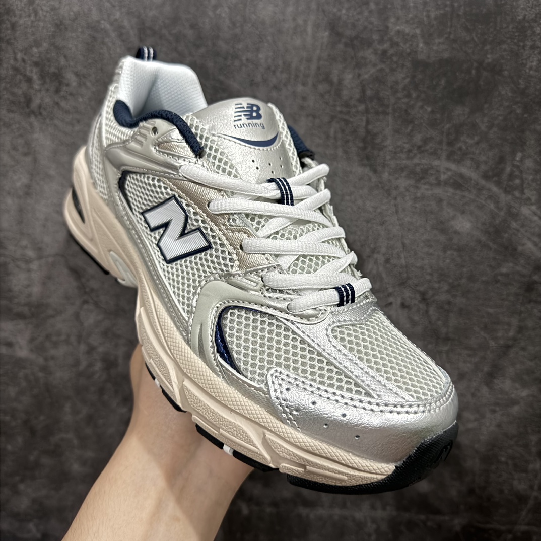 图片[3]-【小PF纯原】New Balance 530 NB530 男女休闲慢跑鞋 MR530KAnn原pf纯原工厂出品n保留原有的版型 清洁度和品质n材料有微调整 价格更具性价比n日韩出口特供订单配套商长期套现长期补货 全新货品正常出厂触屏不到的单价 超级跑量款全套原楦原纸板原厂数据开发 进口三明治网面原装进口翻毛皮料正确绒感卡色 正确中底拉帮中底网布细节 采用轻质牛剖革拼接透气网眼衬垫织物鞋面材质 T-Beam大底提供足步弓支撑 保持步态稳定 后跟搭载外露缓震胶 鞋身整体以各种深浅不一的灰色覆盖 鞋头以淡蓝色调装饰 网眼衬垫通过不规律的色块实现做旧的美感 泛黄的鞋底更是进一步增添了复古气息  尺码：36 37 37.5 38 38.5 39.5 40 40.5 41.5 42 42.5 43 44 44.5 45 编码：NM220240-鞋库