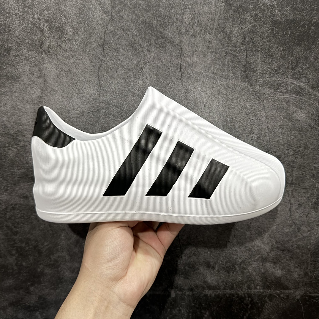 【DT版】adidas originals AdiF OM Superstar Mule 黑白色 网红爆款鸭掌全拖鞋注意区别市场版本n原鞋开模打造 1：1制作n材料 重量都同步原版 市面其他版本太轻 对比差距一目了然💪🏻nn此款以简约大方的造型设计，给人以随性休闲的时尚格调，穿着舒适轻便，运动灵活自如，满足日常个性穿搭。 货号：HQ8750 Size：35.5 36.5 37 38 38.5 39 40 40.5 41 42 42.5 43 44 44.5 45  编码：DT160180-莆田鞋批发中心