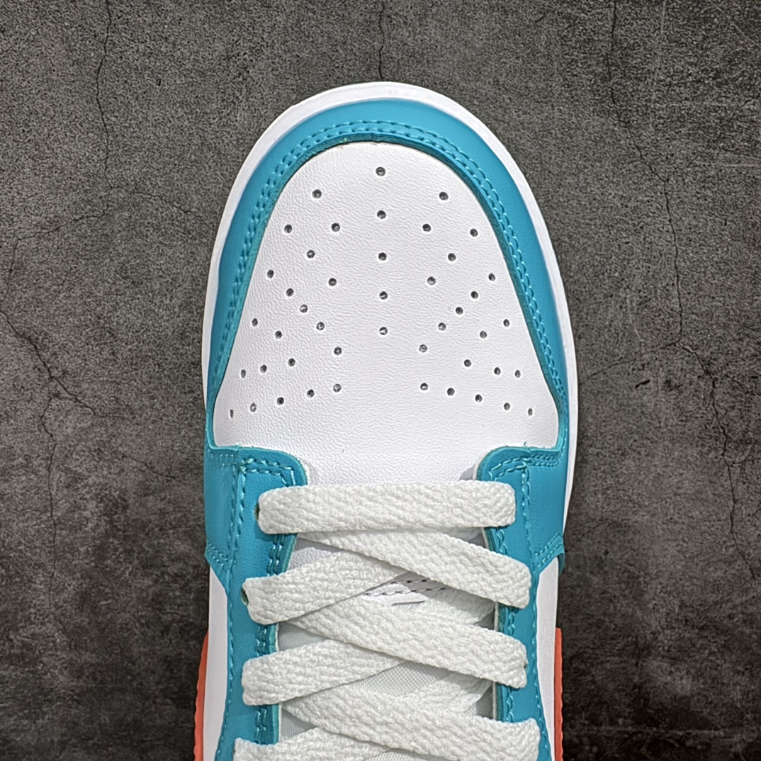 图片[5]-【纯原Z版】耐克Nike SB Dunk Low Retro GS\”Miami Dolphins\”扣篮系列低帮休闲运动滑板板鞋“迈阿密海豚队蓝白橙”DV0833-102nn男女鞋真标半码制n2021版更新数据窄楦版型n采用软质牛剖革鞋面材质n鞋垫嵌EVA缓震物料及背胶#外置耐磨橡胶大底❗️ 尺码：36 36.5 37.5 38 38.5 39 40 40.5 41 42 42.5 43 44 44.5 45 46nn之前，Nike 推出了 “费城人”、“纽约大都会”、“旧金山巨人” 和 “洛杉矶道奇” 球队配色，一经推出获得众多鞋迷们的追捧。近日，又有全新橄榄球球队配色的 Nike Dunk Low 曝光。整双鞋采用蓝色和白色搭配，橙色点缀，完美还原迈阿密海豚队球衣配色。鞋面采用皮革材质打造，质感满满。最后白色中底搭配蓝色外底收尾，完善整双鞋设计。 编码：FS240260-鞋库