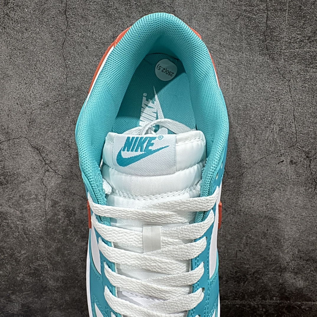 图片[8]-【纯原Z版】耐克Nike SB Dunk Low Retro GS\”Miami Dolphins\”扣篮系列低帮休闲运动滑板板鞋“迈阿密海豚队蓝白橙”DV0833-102nn男女鞋真标半码制n2021版更新数据窄楦版型n采用软质牛剖革鞋面材质n鞋垫嵌EVA缓震物料及背胶#外置耐磨橡胶大底❗️ 尺码：36 36.5 37.5 38 38.5 39 40 40.5 41 42 42.5 43 44 44.5 45 46nn之前，Nike 推出了 “费城人”、“纽约大都会”、“旧金山巨人” 和 “洛杉矶道奇” 球队配色，一经推出获得众多鞋迷们的追捧。近日，又有全新橄榄球球队配色的 Nike Dunk Low 曝光。整双鞋采用蓝色和白色搭配，橙色点缀，完美还原迈阿密海豚队球衣配色。鞋面采用皮革材质打造，质感满满。最后白色中底搭配蓝色外底收尾，完善整双鞋设计。 编码：FS240260-鞋库