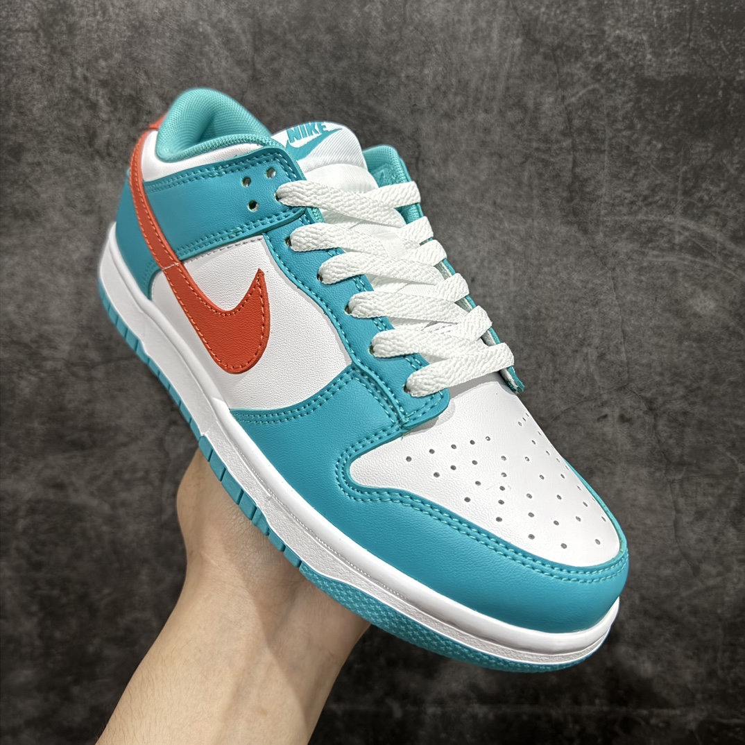 图片[3]-【纯原Z版】耐克Nike SB Dunk Low Retro GS\”Miami Dolphins\”扣篮系列低帮休闲运动滑板板鞋“迈阿密海豚队蓝白橙”DV0833-102nn男女鞋真标半码制n2021版更新数据窄楦版型n采用软质牛剖革鞋面材质n鞋垫嵌EVA缓震物料及背胶#外置耐磨橡胶大底❗️ 尺码：36 36.5 37.5 38 38.5 39 40 40.5 41 42 42.5 43 44 44.5 45 46nn之前，Nike 推出了 “费城人”、“纽约大都会”、“旧金山巨人” 和 “洛杉矶道奇” 球队配色，一经推出获得众多鞋迷们的追捧。近日，又有全新橄榄球球队配色的 Nike Dunk Low 曝光。整双鞋采用蓝色和白色搭配，橙色点缀，完美还原迈阿密海豚队球衣配色。鞋面采用皮革材质打造，质感满满。最后白色中底搭配蓝色外底收尾，完善整双鞋设计。 编码：FS240260-鞋库